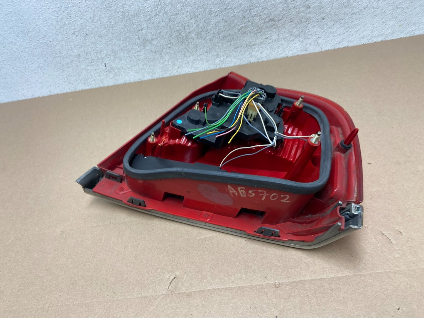 2004 - 2006 Volvo S80 Left Driver LH Side Tail Light AG5702 DW6