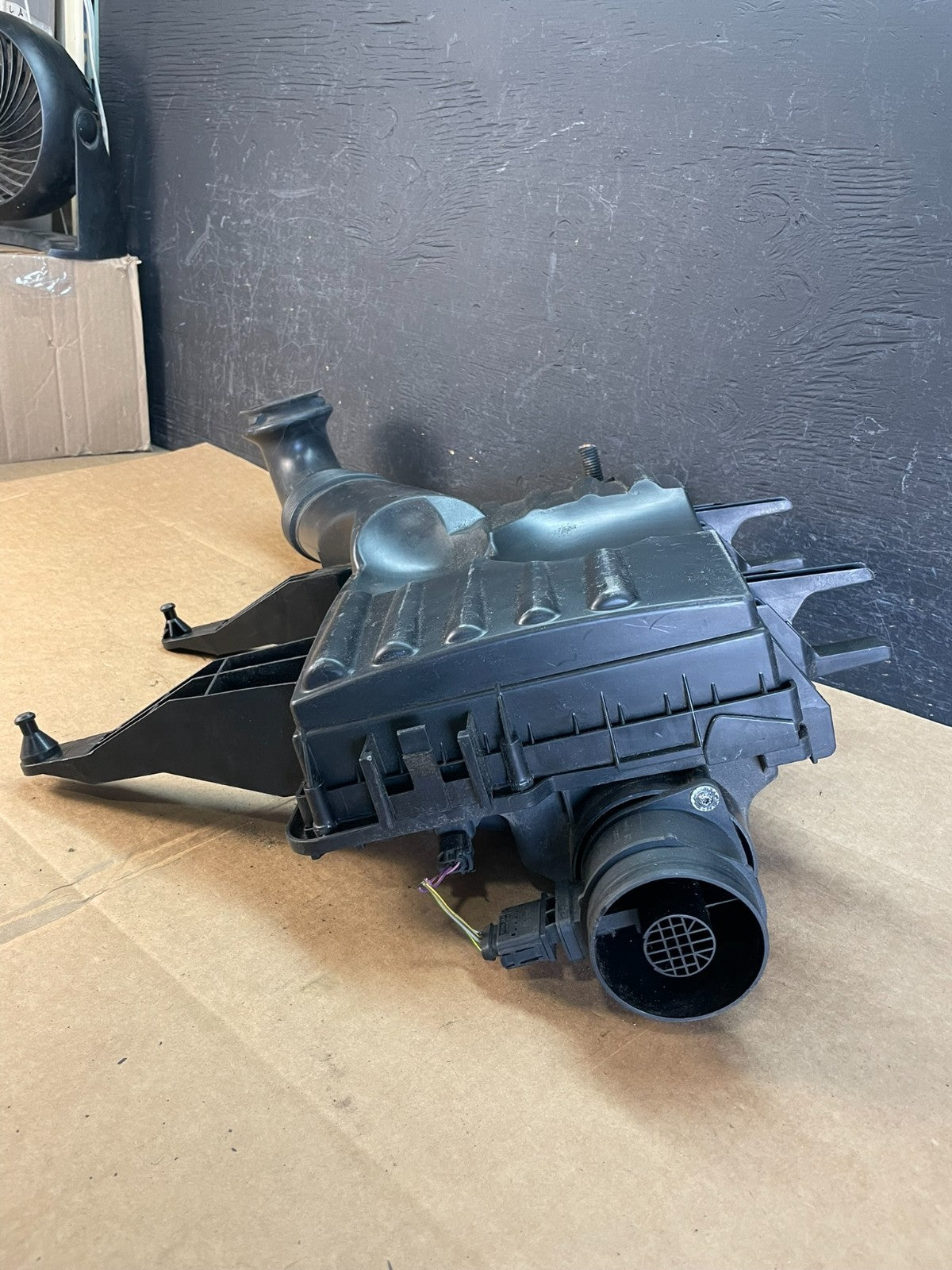 2010 to 2018 Mercedes-Benz Sprinter 2500 3.0L Air Cleaner Box AE0877 DG4