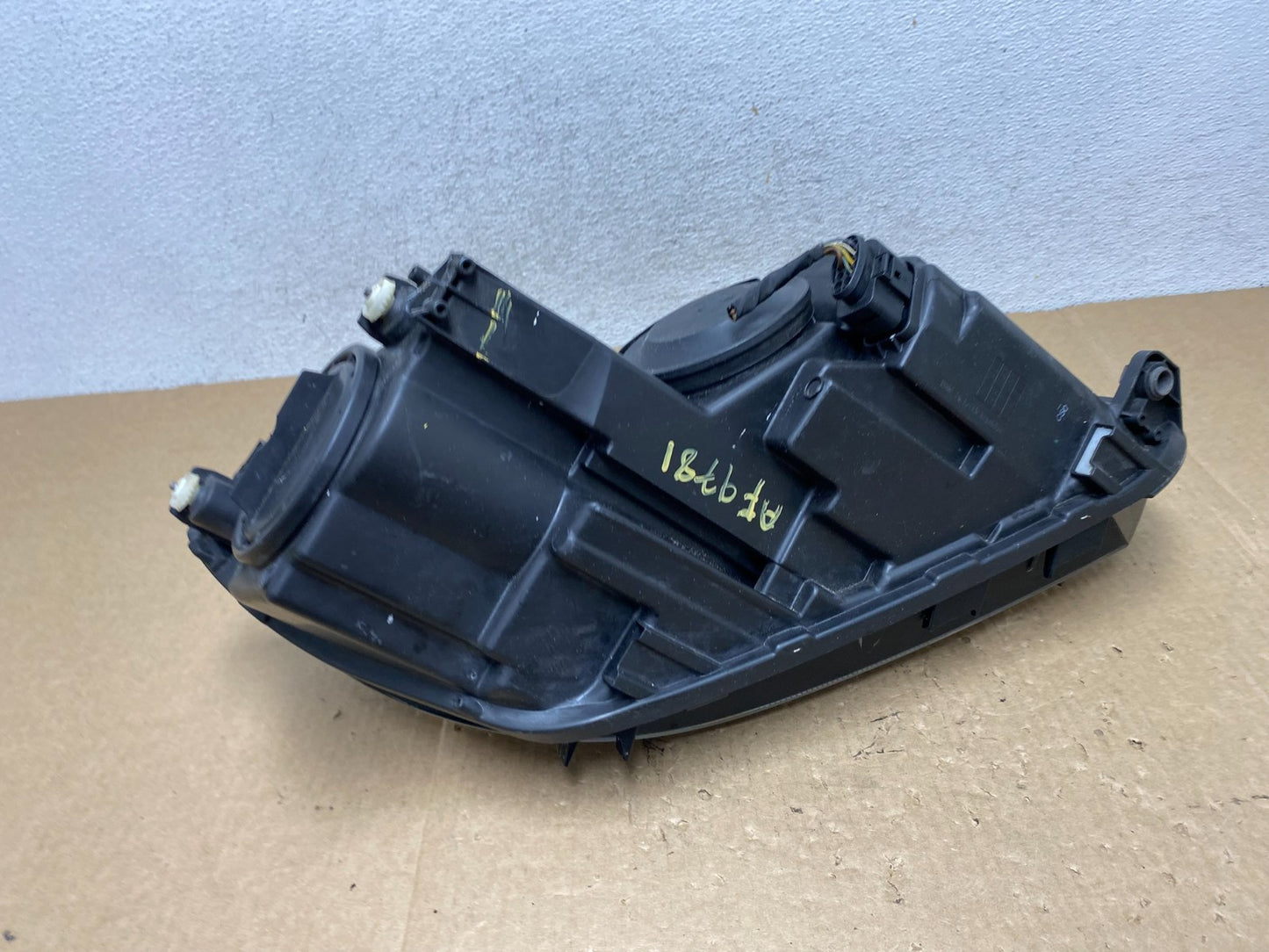 2012 to 2018 Volkswagen Tiguan Left Driver LH Halogen Headlight AF9781 DW5