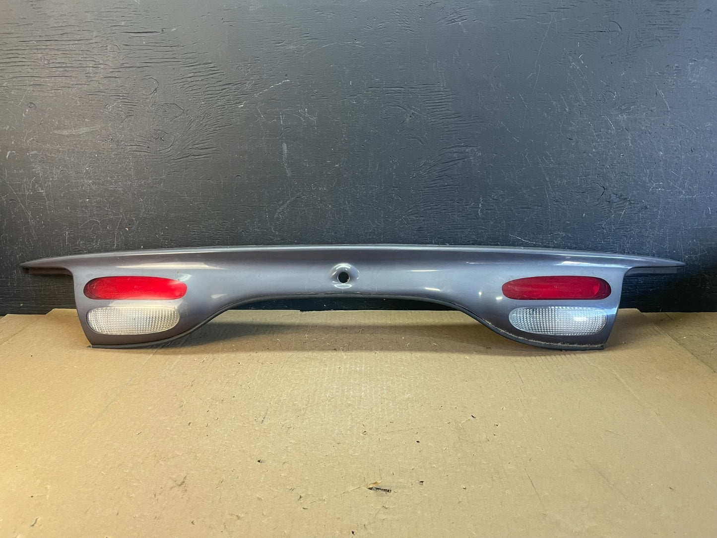 2000 to 2002 Ford Taurus Trunk Rear Center Lid Tail Light Panel AD5696 DW0