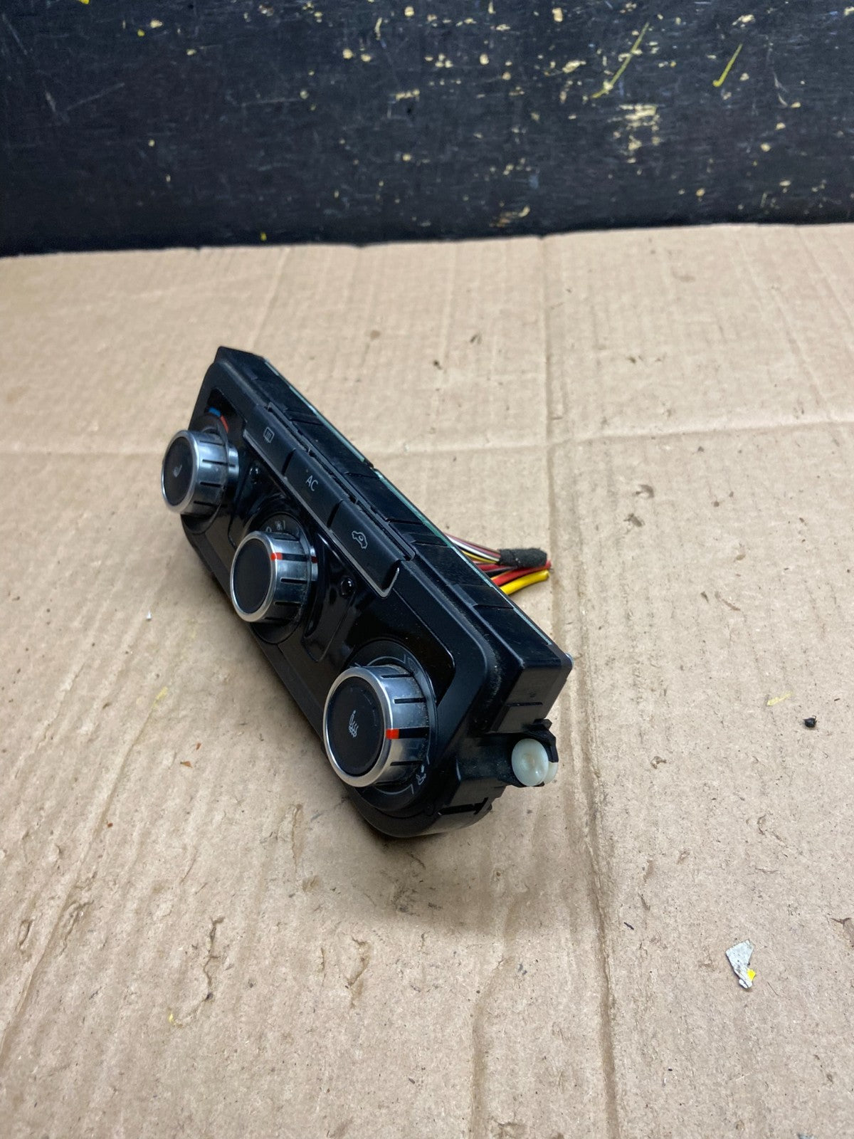 2009 - 2011 Volkswagen CC Center Climate Control Panel AC Heater AA7940 DG2