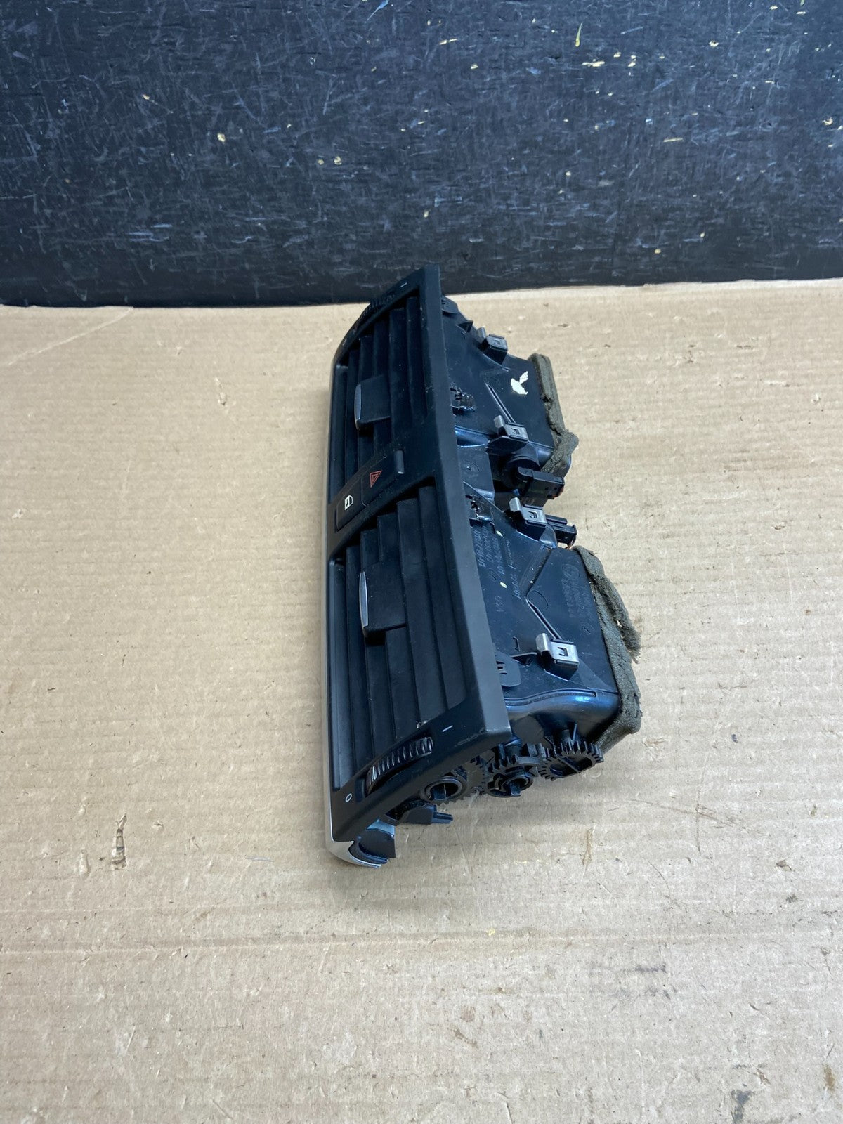 2007 to 2013 BMW X5 X6 Center Console Dash Air Vent ah3525 DG1