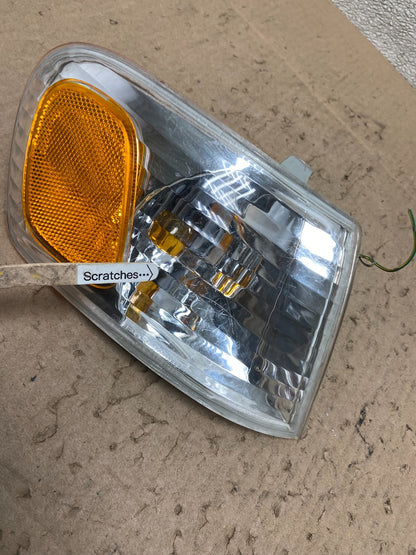 2001-2002 Toyota Corolla Right Passenger Turn Signal/Marker Light Oem Z6482 DW3