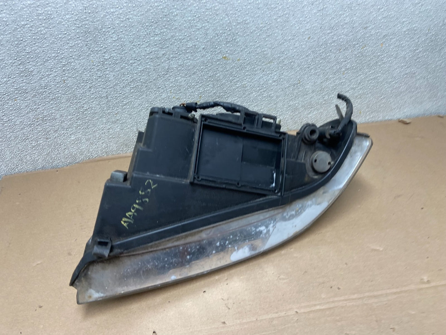 1999 to 2002 Audi A4 Passenger Right Side Headlight AA9882 DW7