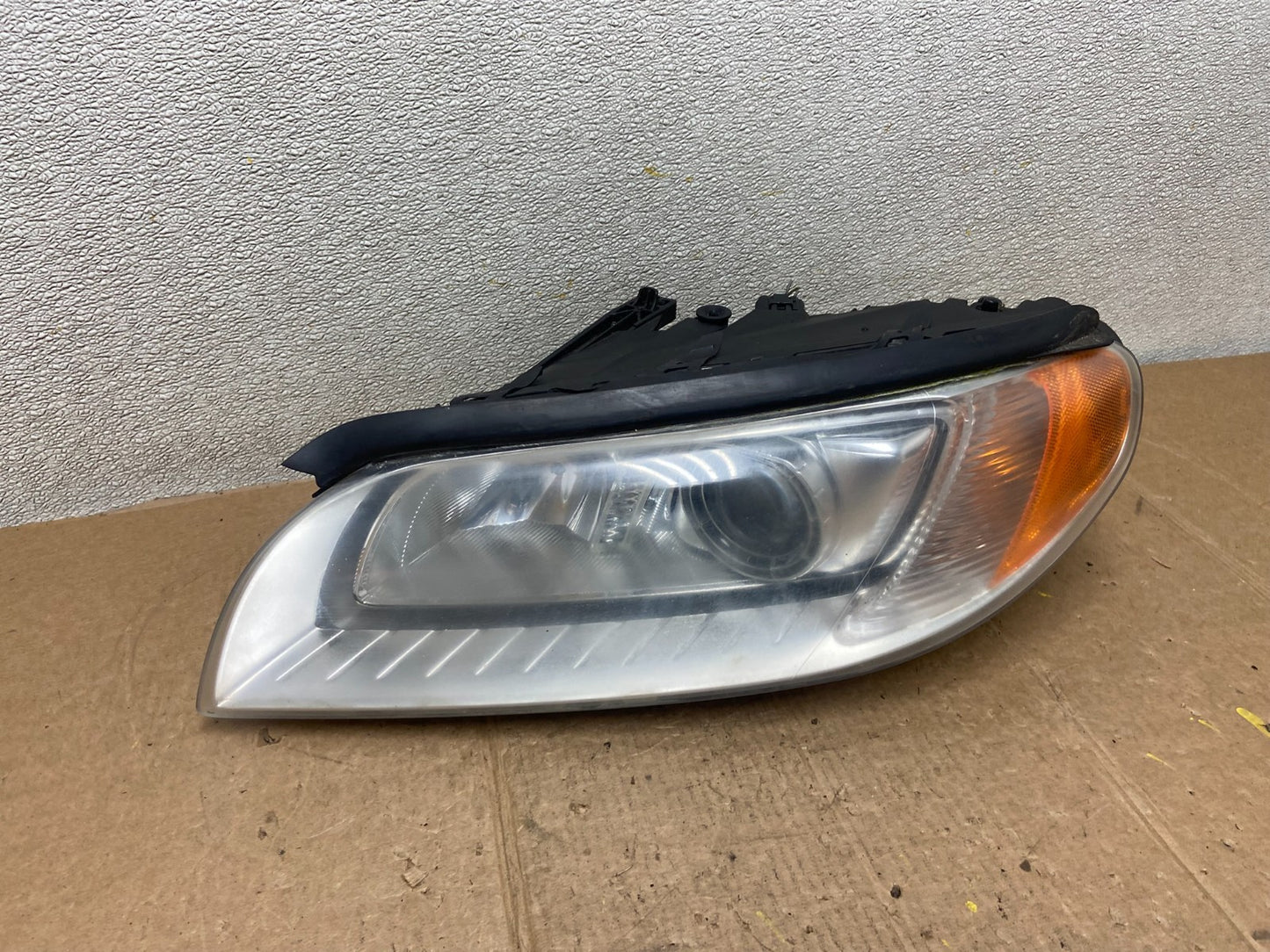 2007-2011 Volvo S80 LH Driver Side Xenon Adaptive Headlight 31214182 AA24820