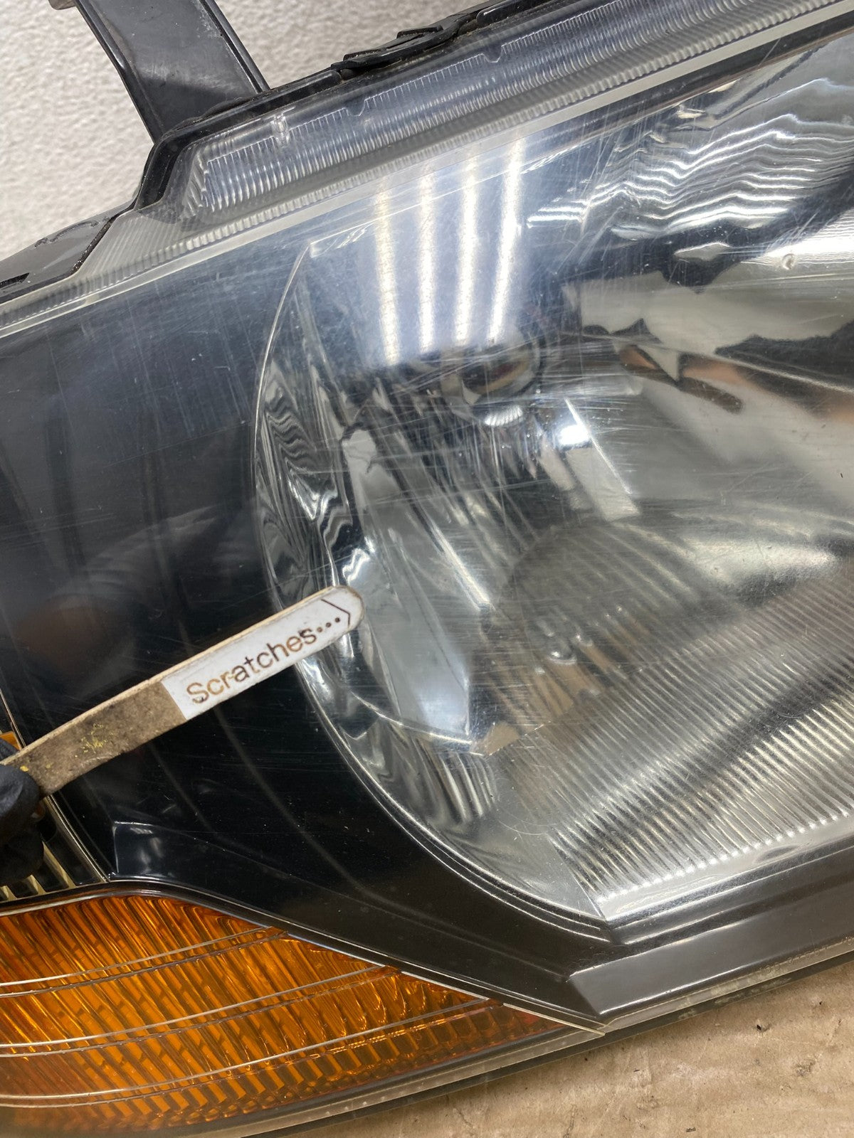 2000 to 2004 Mitsubishi Montero Pajero Right Passenger RH Headlight AG9054 DW3