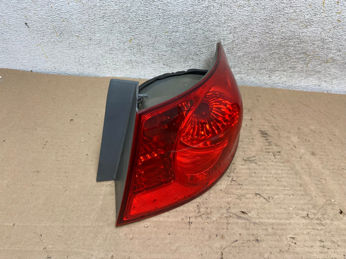 2007 to 2010 Hyundai Elantra Sedan Right Passenger Side Tail Light AI0920 LK2
