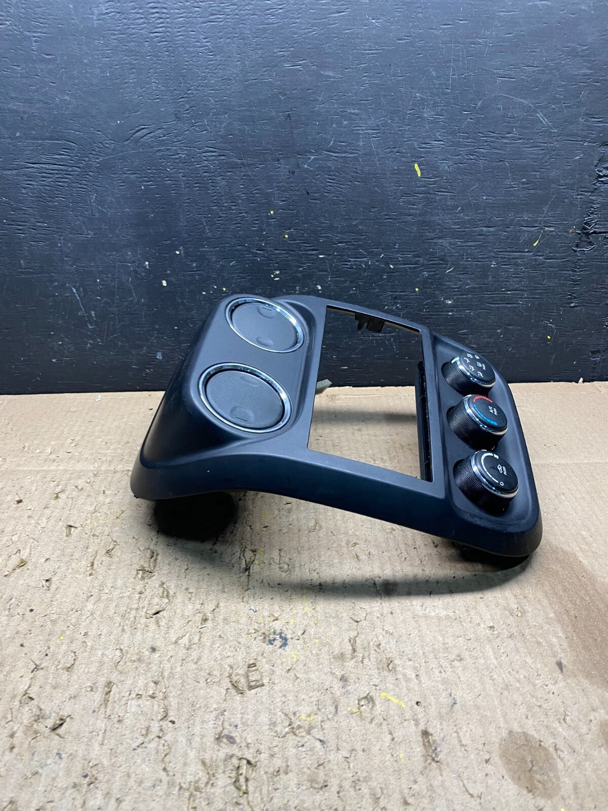 2011 to 2017 Jeep Compass Dash Climate Temperature Control Radio Bezel M8581 DG2