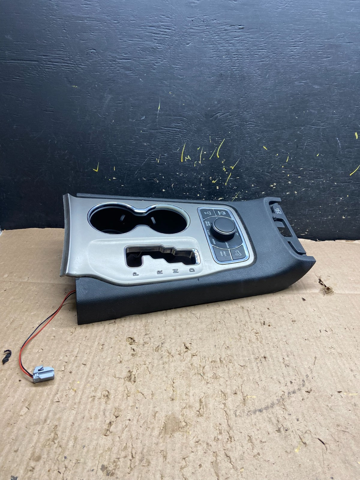 2011-2013 Jeep Grand Cherokee Center Console Shifter Cup Holder Bezel Y7889 DG2