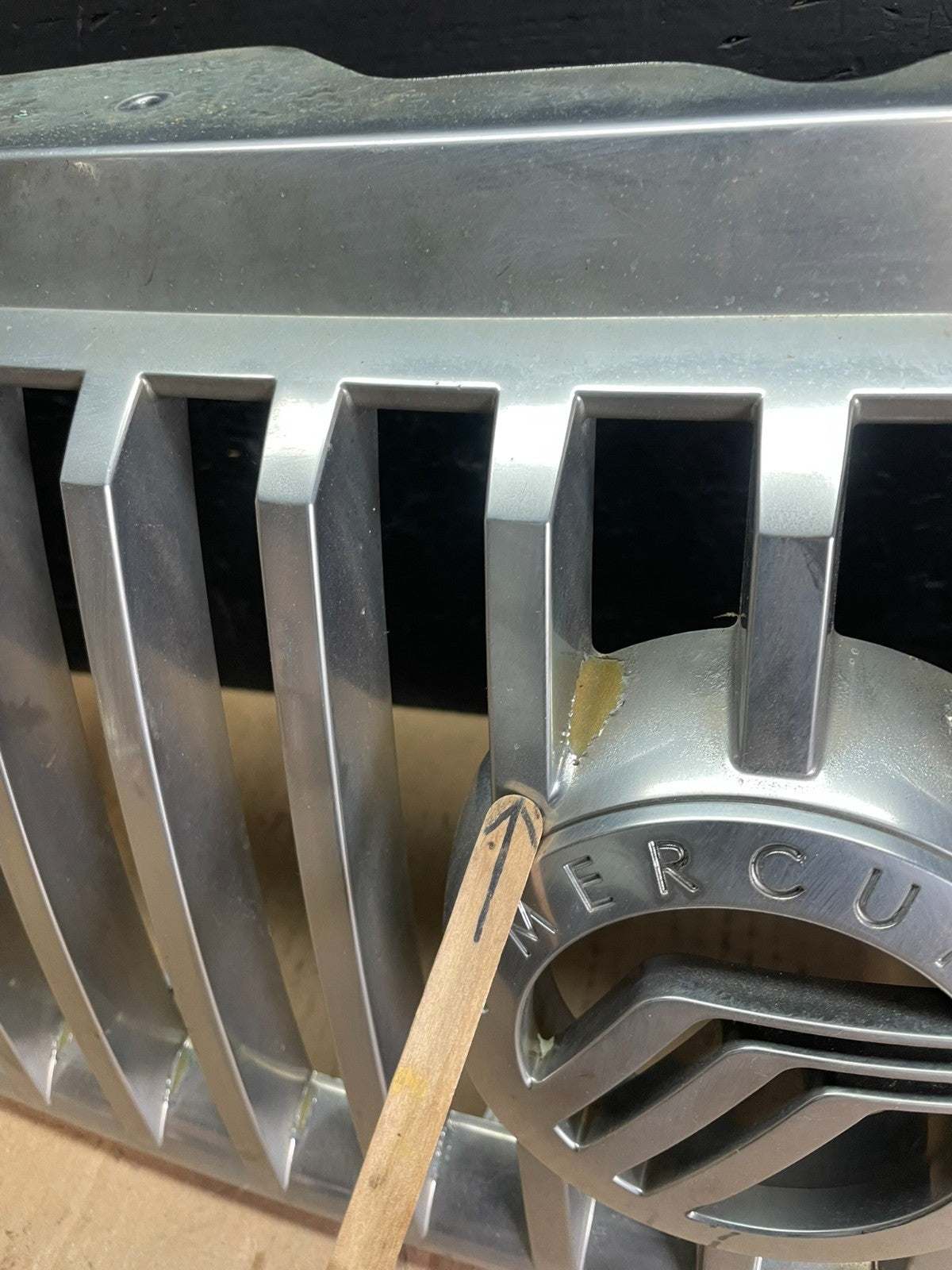 2002 to 2005 Mercury Mountaineer Front Upper Grill Grille Oem AB7576 DG3