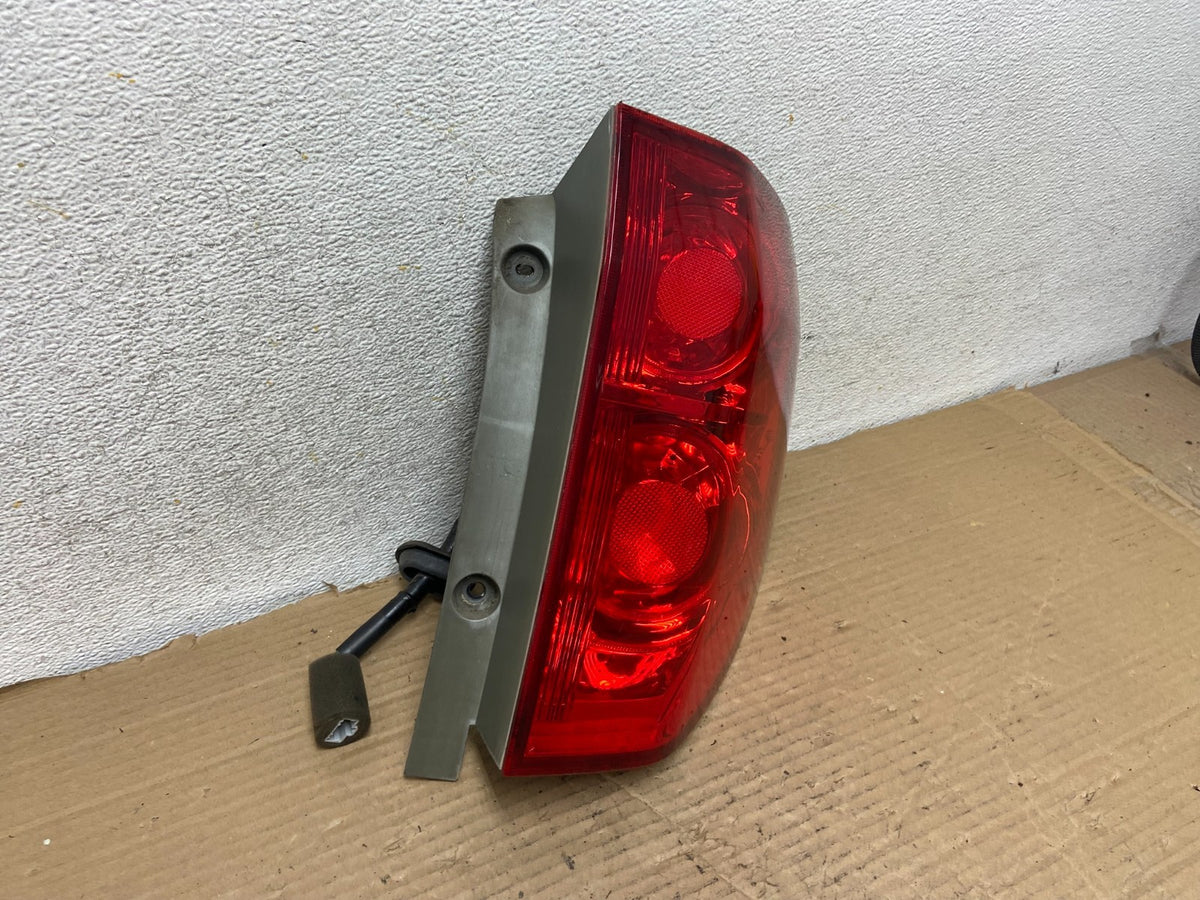 2003 2004 2005 Honda Pilot Right Passenger RH Side Tail Light AH2623 DW1