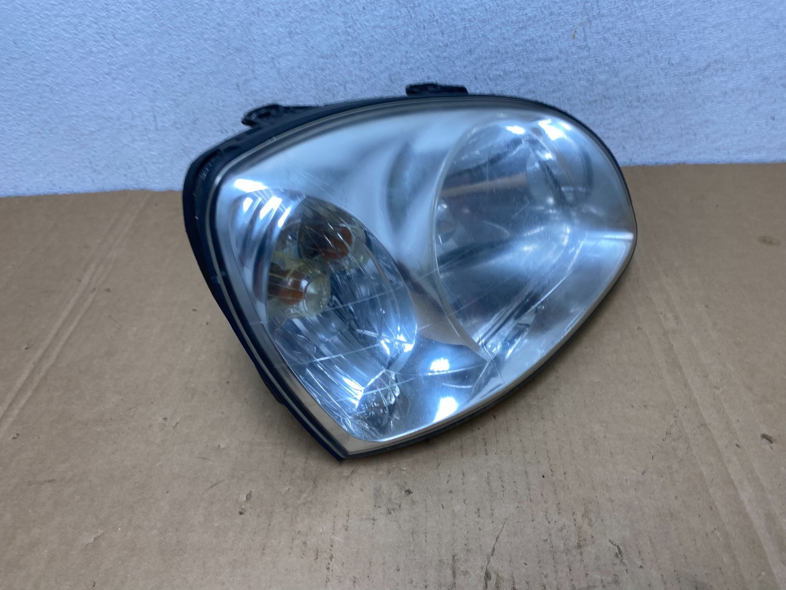2001-2003 Hyundai Santa Fe Right Passenger RH Headlight Halogen AD2666 DW2
