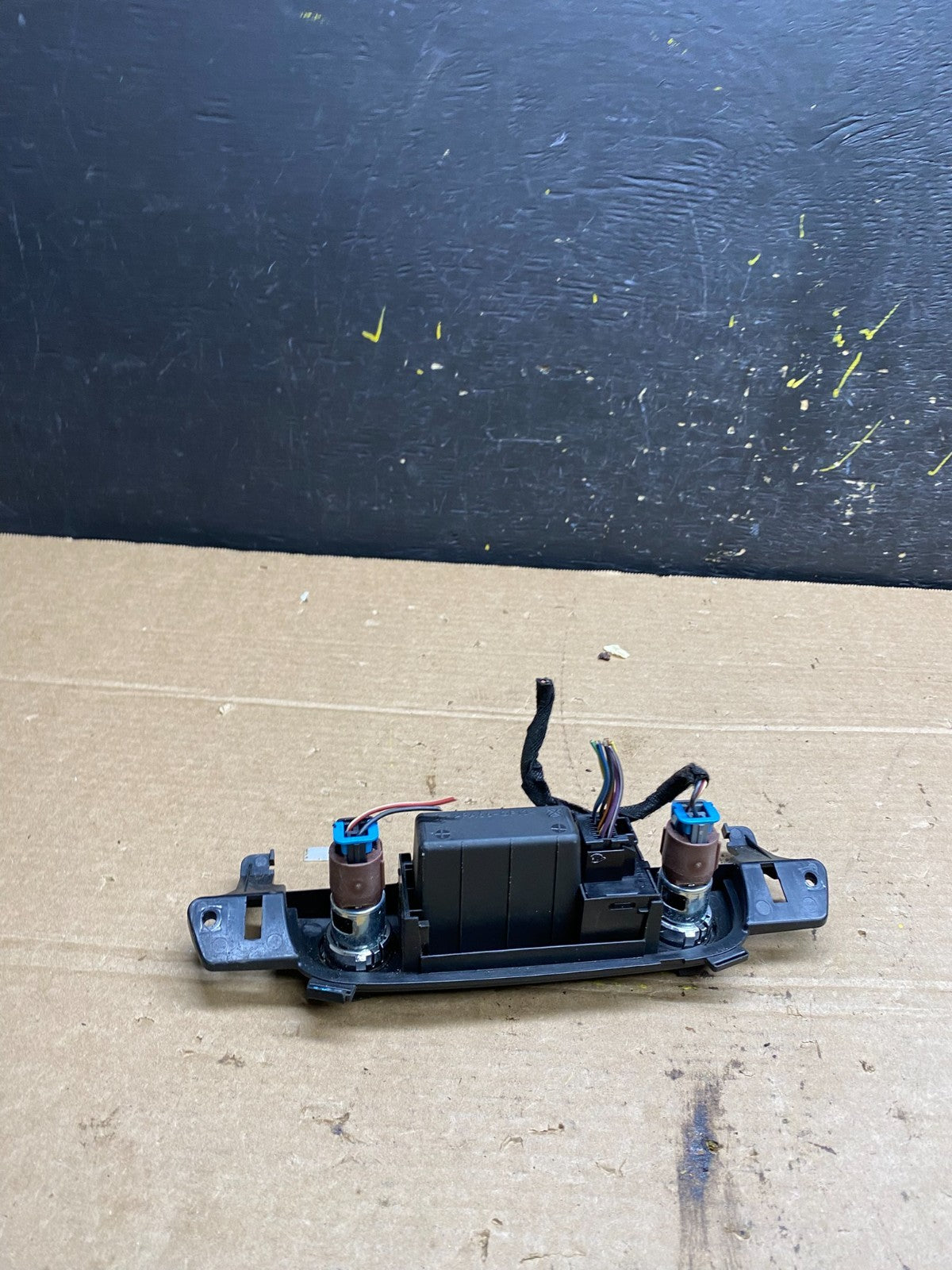 2007-2014 Chevrolet Tahoe Silverado Yukon Windshield Switch Outlet 12v w9441 DG4