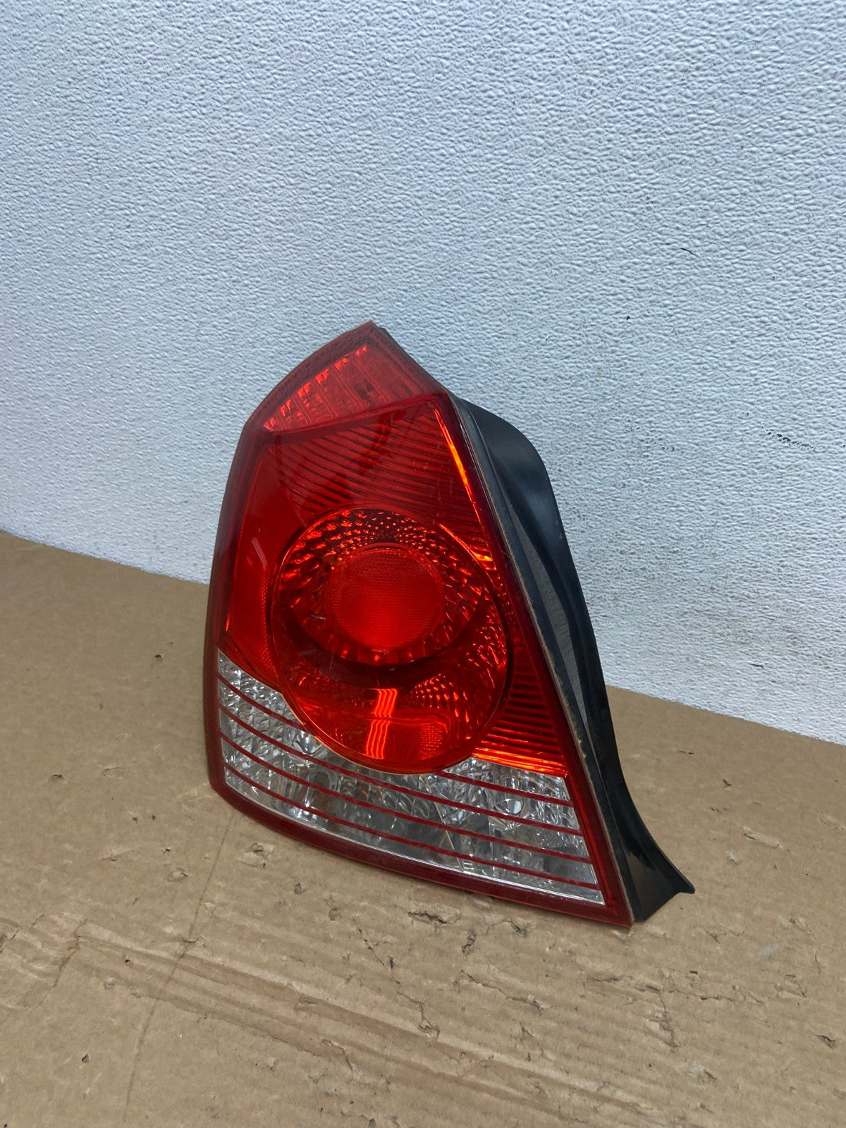 2004 2005 2006 Hyundai Elantra Sedan Left Driver LH Tail Light AD4105 LK0