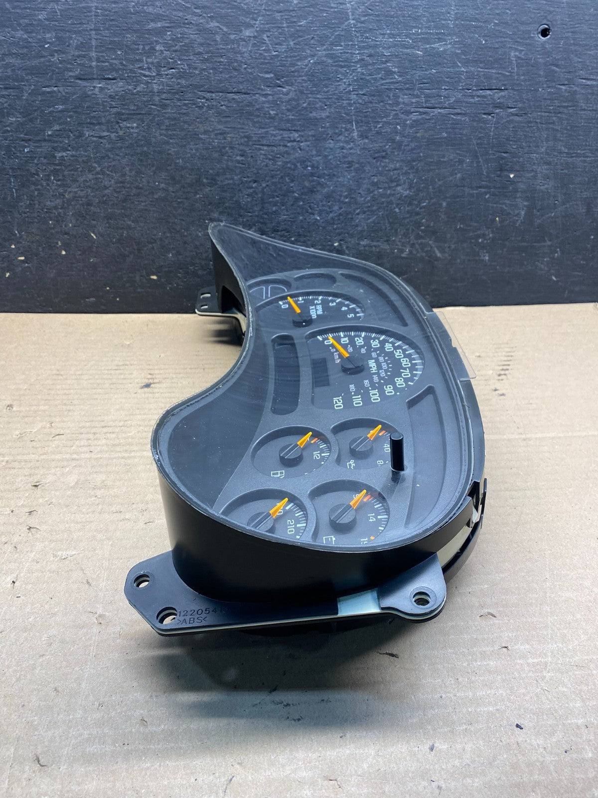 2003 to 2006 Chevrolet Silverado Speedometer Instrument Cluster AH9770 DW2