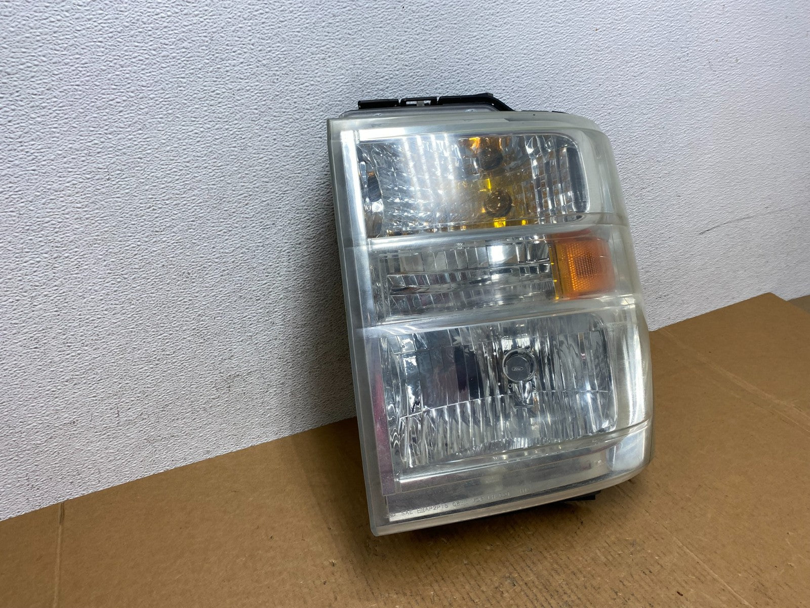 2008-2014 Ford Econoline E150 E250 E350 Left Driver LH Headlight AD9328 DW2