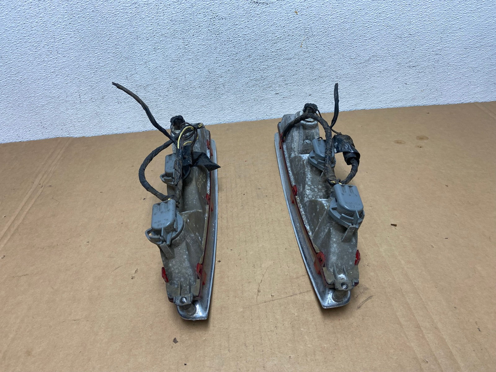 1994 to 1999 Cadillac Deville Left+Right Side Tail lights AD2605 LK6