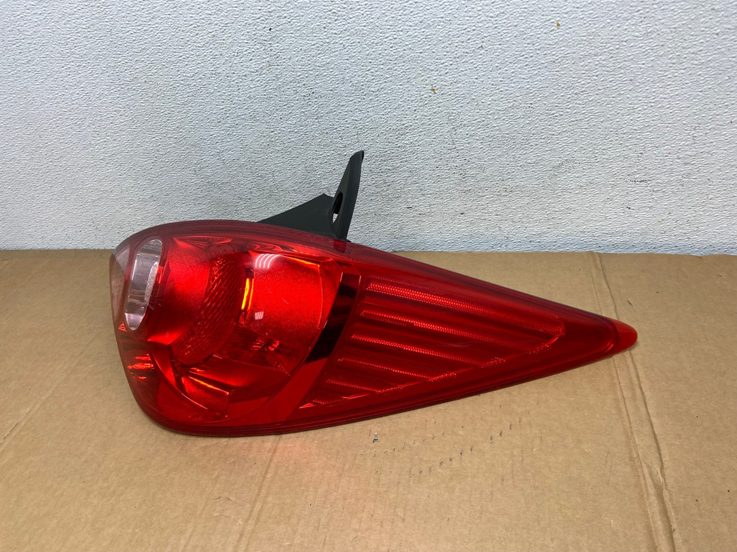 2007 - 2012 Nissan Versa Hatchback Right Passenger Side Tail Light AD0722 LK1