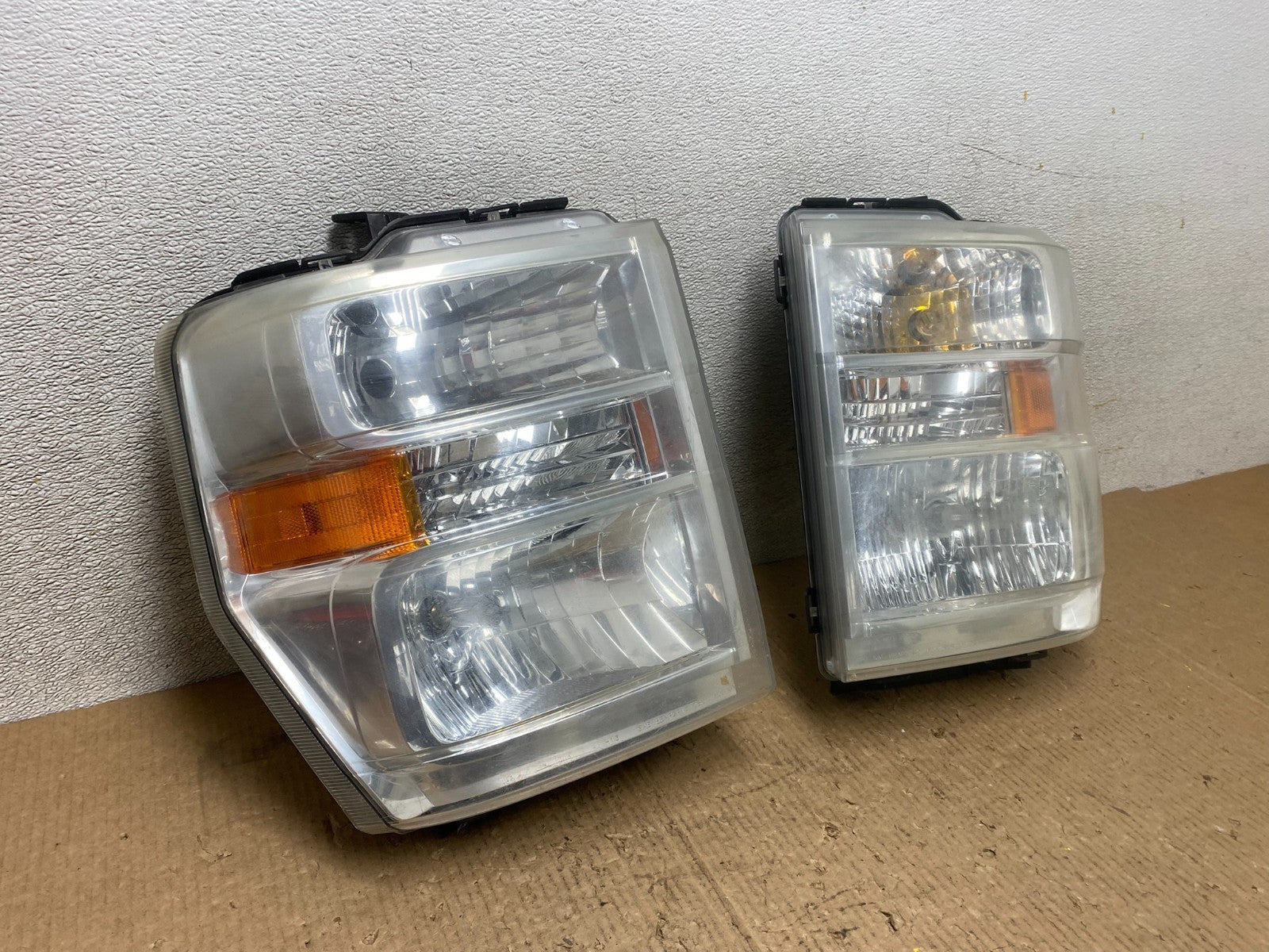 2008-2014 Ford Econoline E150 E250 E350 Left+Right Headlights W5356 DW2