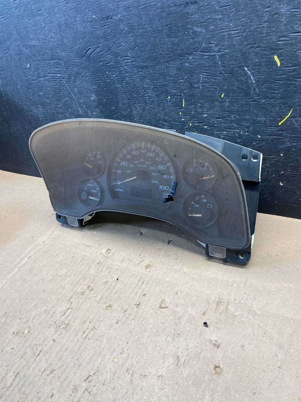 2006 to 2009 Chevrolet Trailblazer Speedometer Cluster Gauge OEM  r8864 DG2