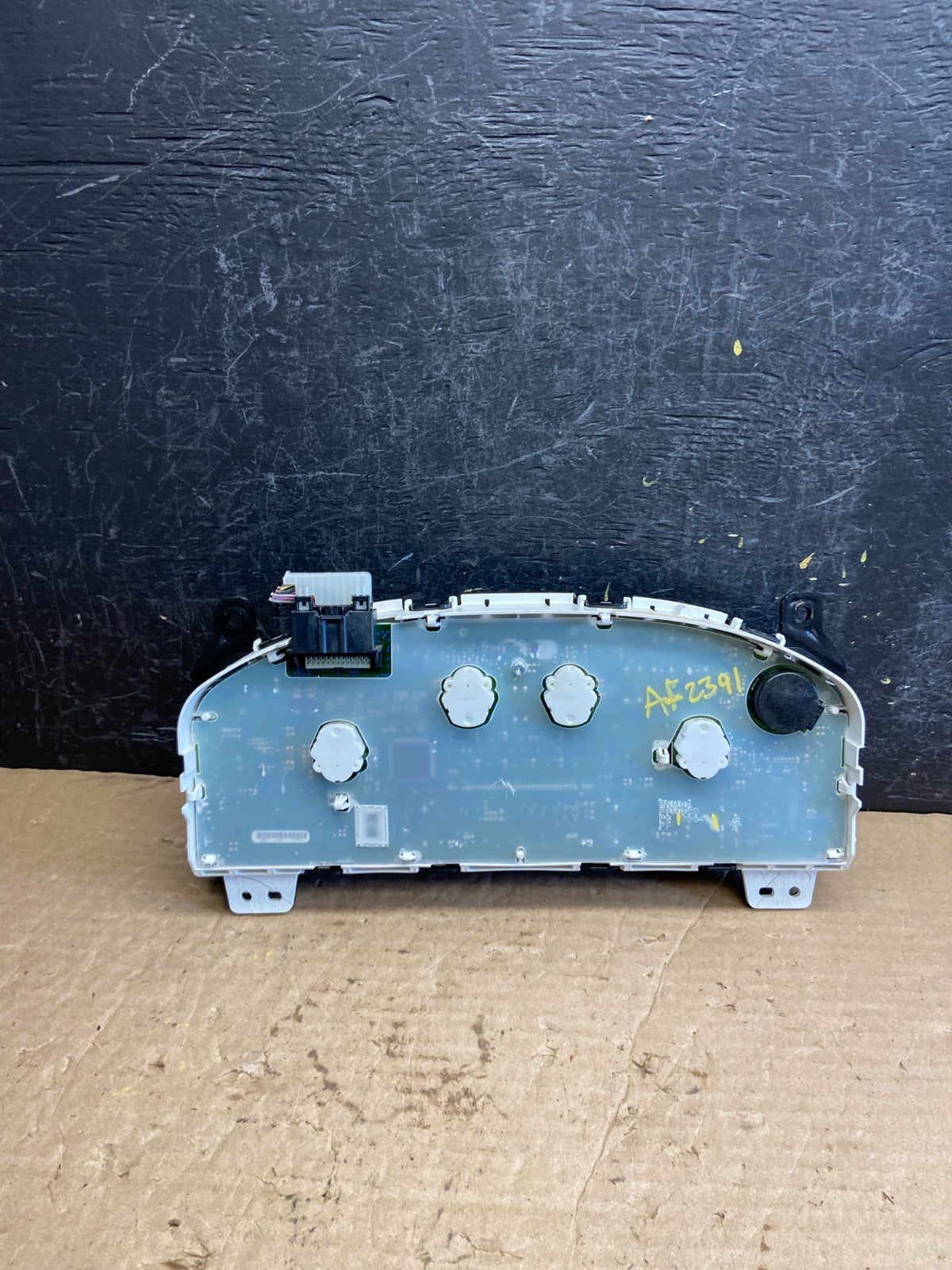 2010 Ford Escape Speedometer Cluster Gauge AD23915