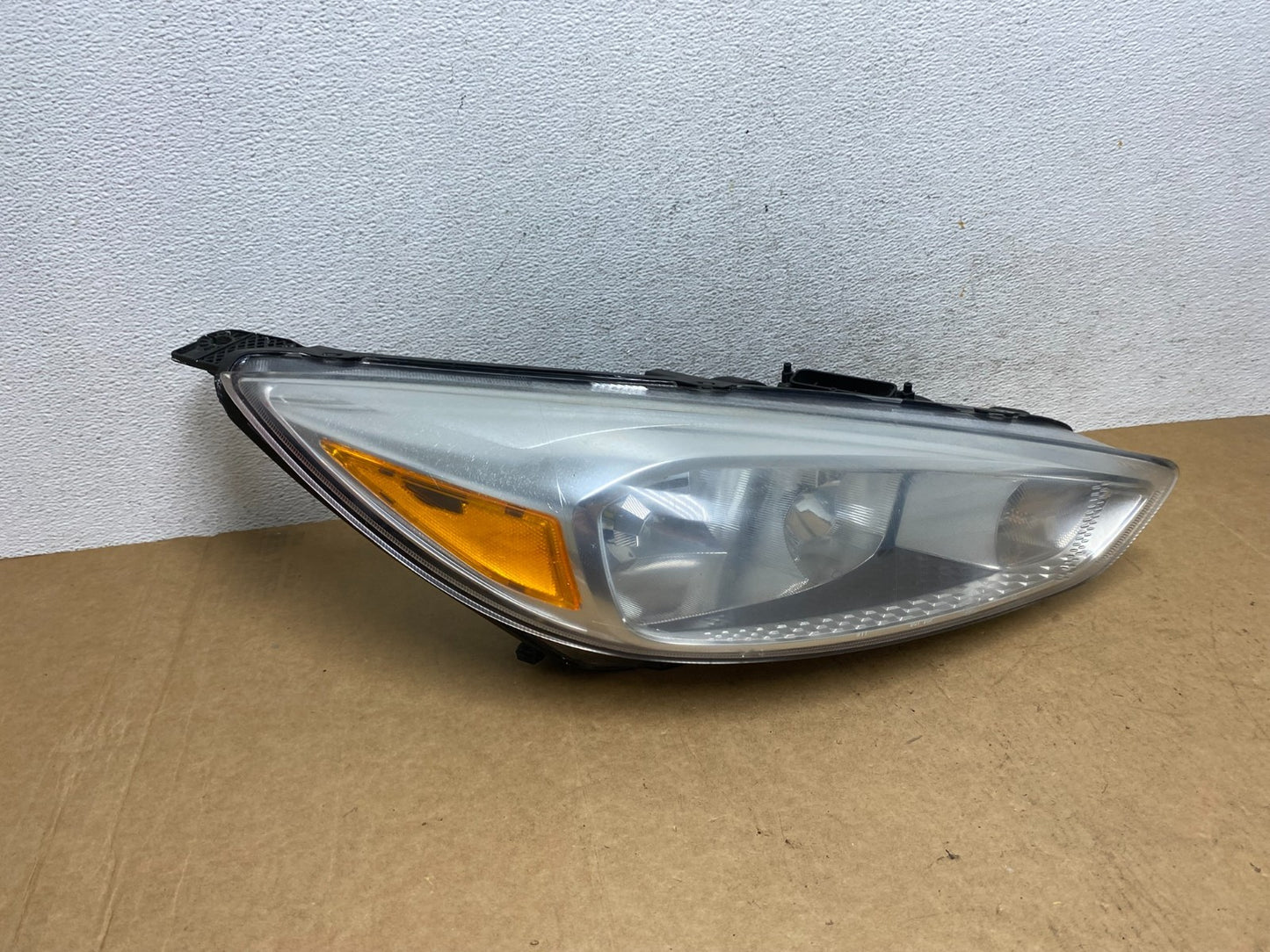 2015-2017 Ford Focus Right Passenger Rh Side Halogen Headlight AE3064 DW2