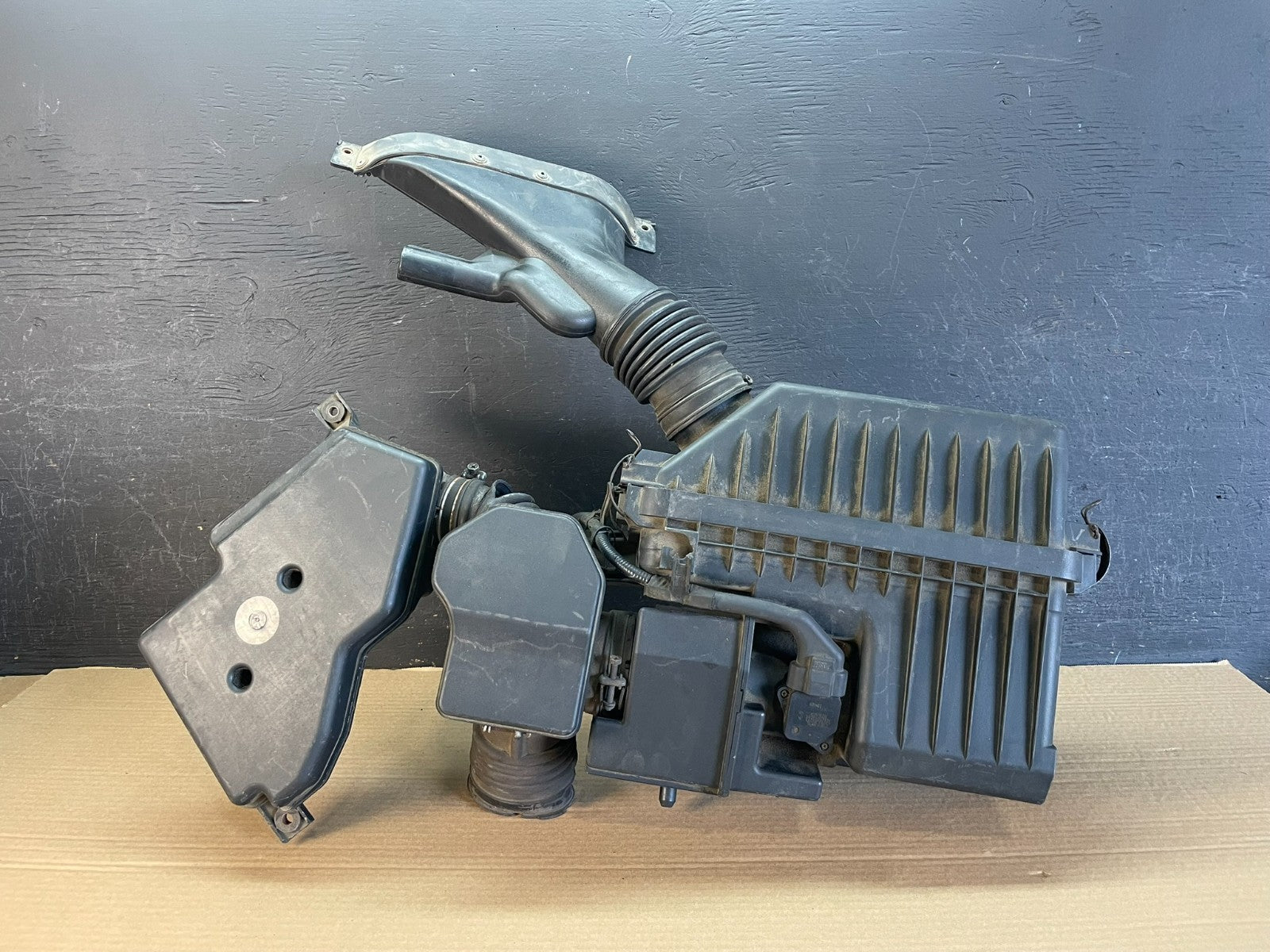 2006 - 2008 Lexus RX400h Air Intake Resoantor Box af3399 DG0