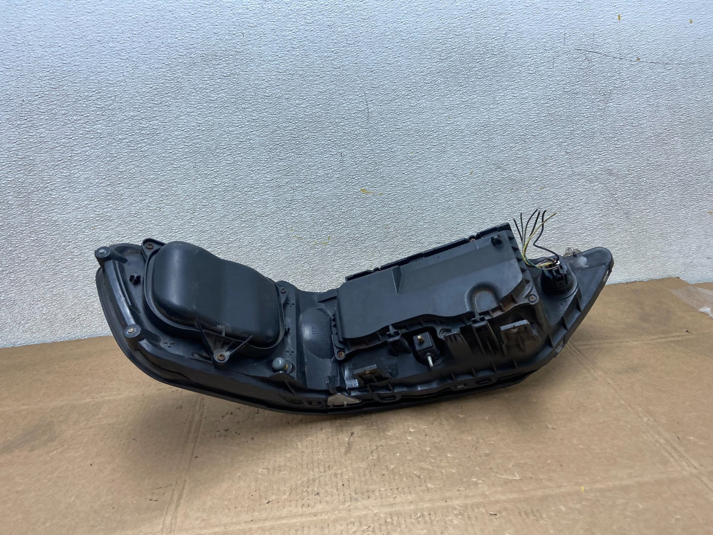 2005 to 2011 Lincoln Town Car Right Passenger Rh Side Headlight OEM Y5630 DW6