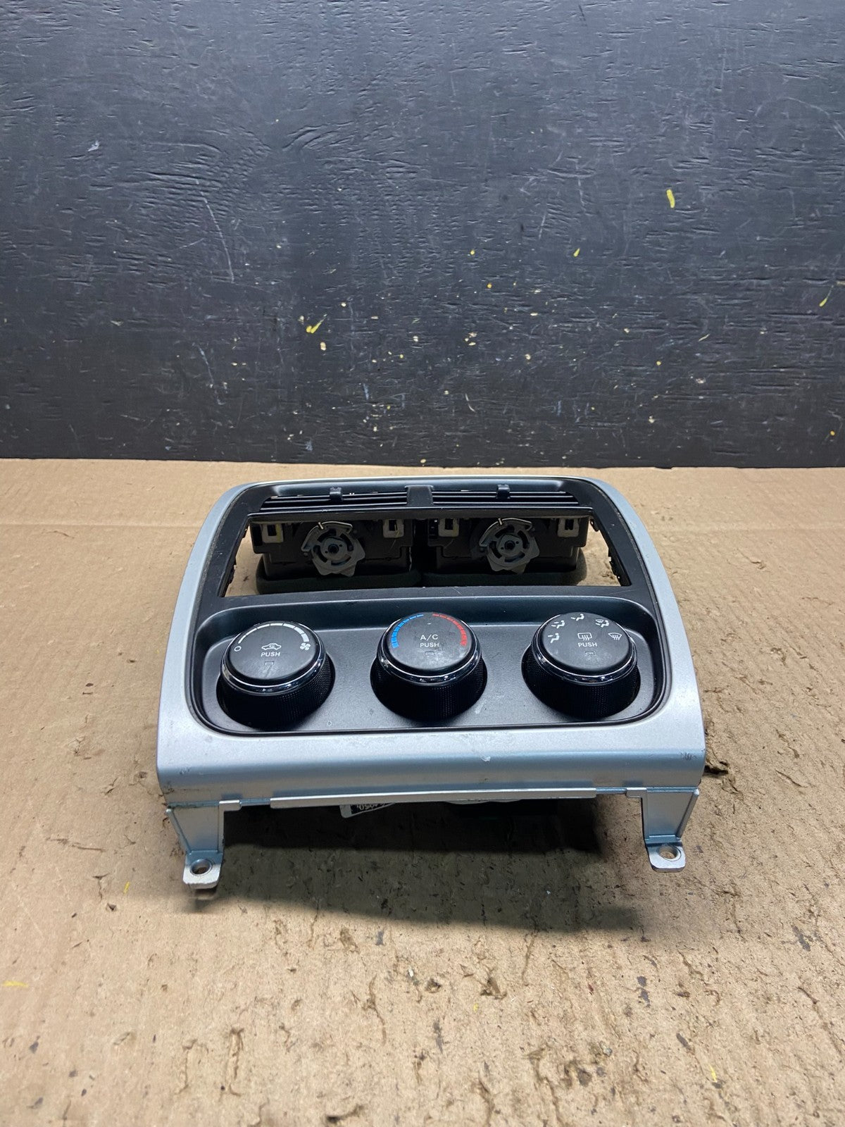 2010 to 2012 Dodge Caliber Dash Radio Center Bezel Climate Dash q2068 DG1