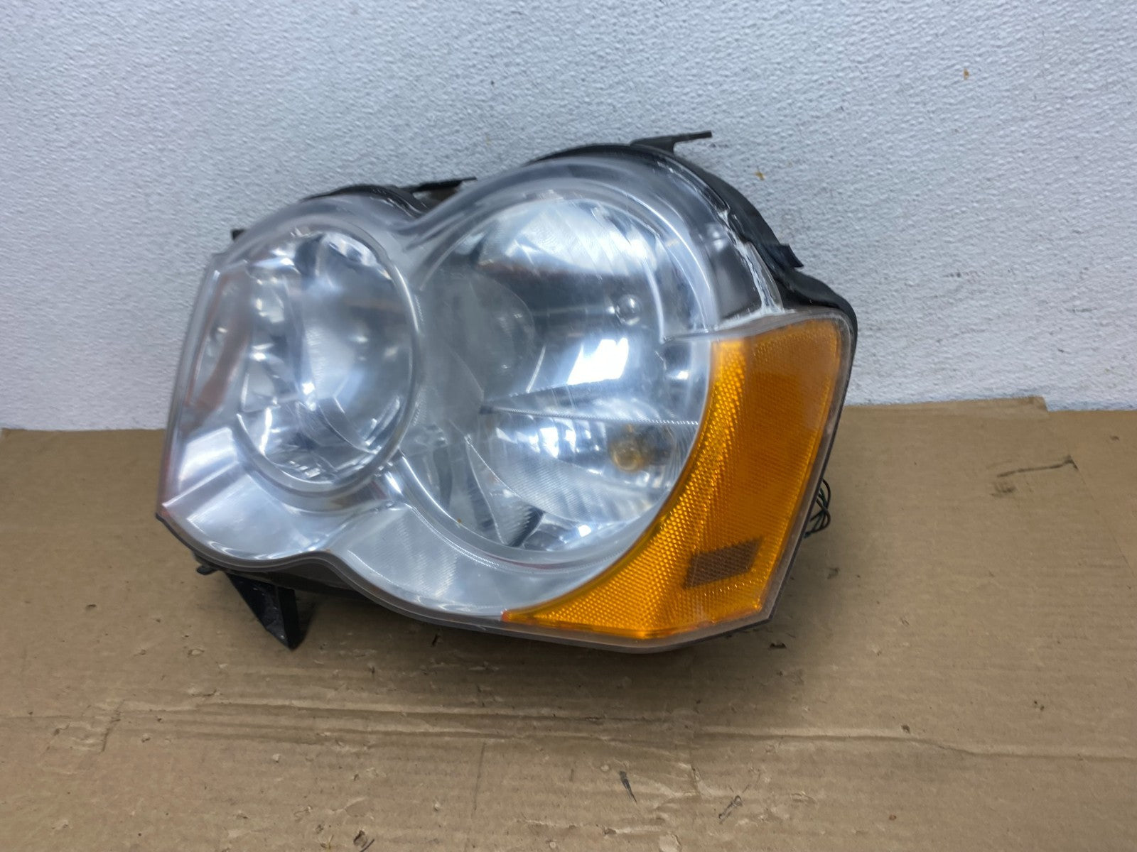 2008-2010 Jeep Grand Cherokee Left LH Driver Side Halogen Headlight AD4019 DW1