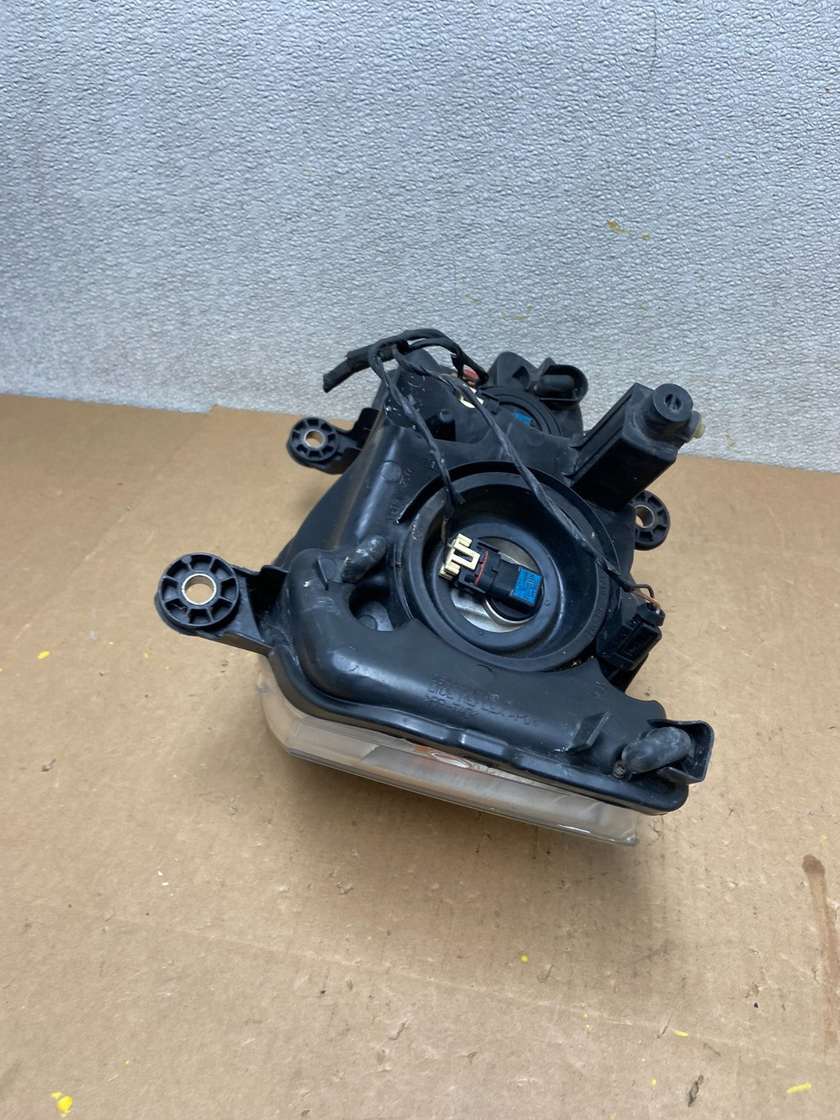 2011 to 2016 Chrysler Town and Country Right Passenger Headlight Z6917 DW6
