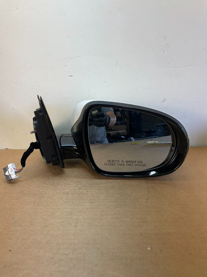 2016 to 2020 Kia Sorento Right Passenger Door Mirror Turn Signal af8629 DG9