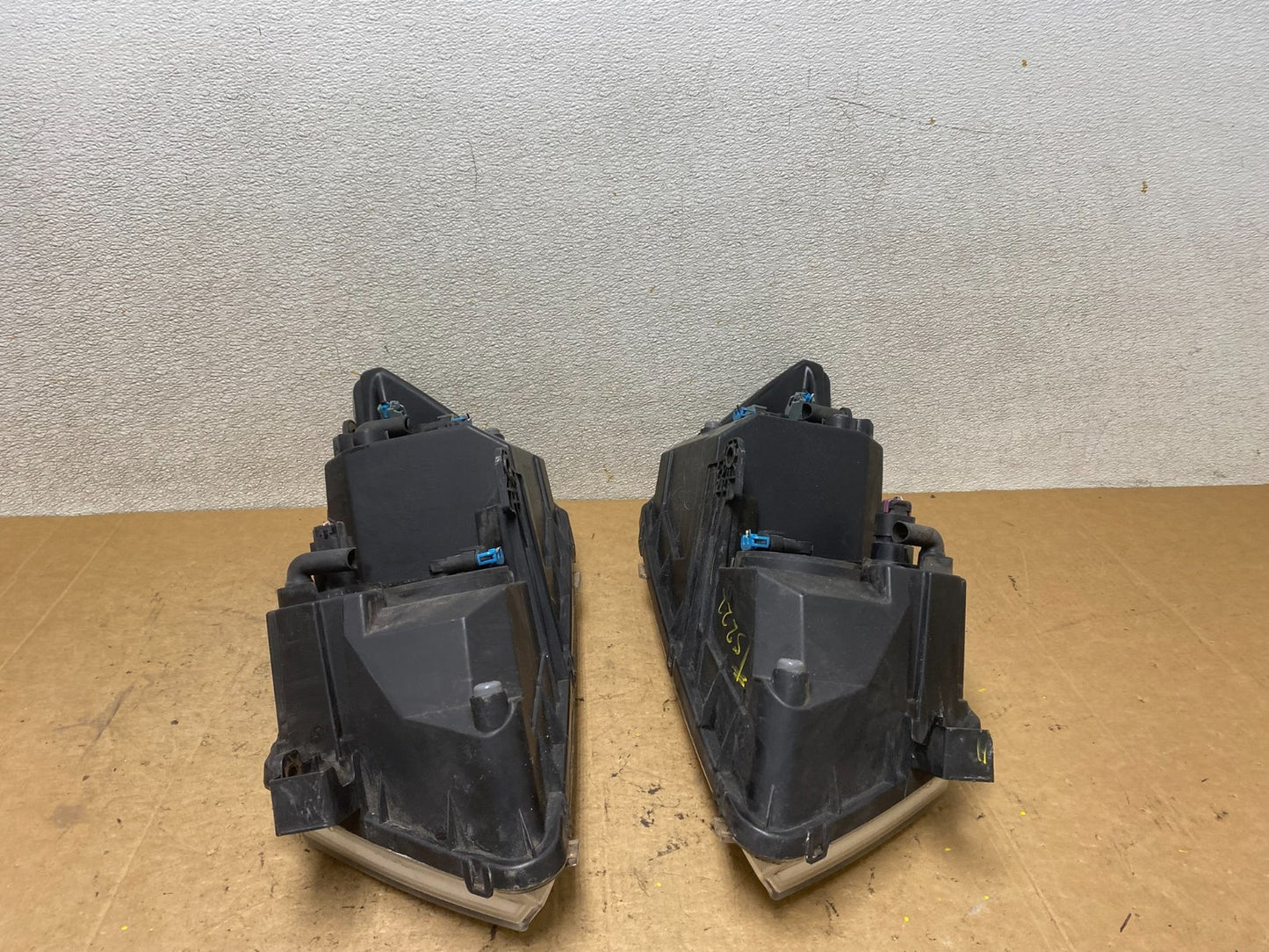 2009 to 2017 Dodge Journey Headlights Left+Right Set Halogen T5222 DW15