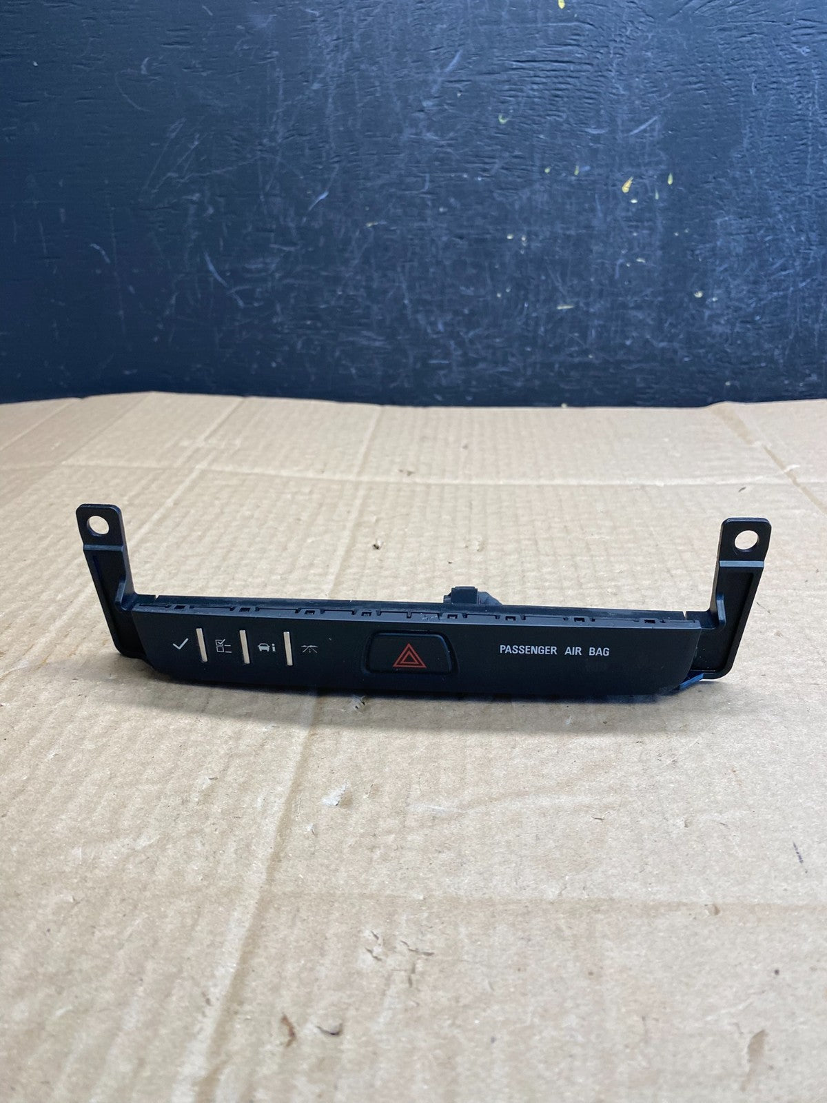 2013 - 2017 Buick Enclave Center Dash Hazard Waring Multi Switch AC9362 DG0