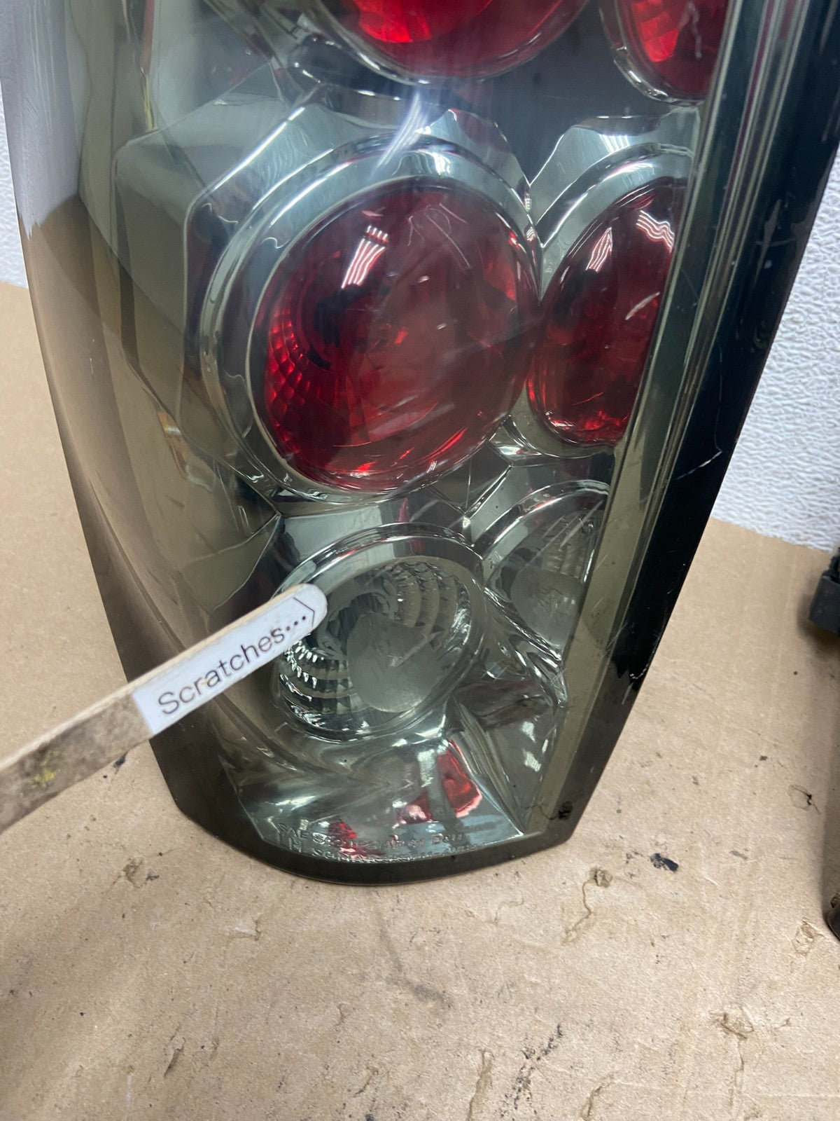 2002 to 2006 Chevrolet Avalanche Left+Right Set Tail Lights ae6488 DG3