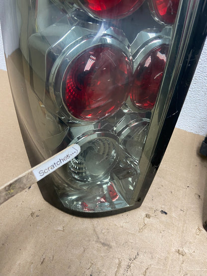 2002 to 2006 Chevrolet Avalanche Left+Right Set Tail Lights ae6488 DG3