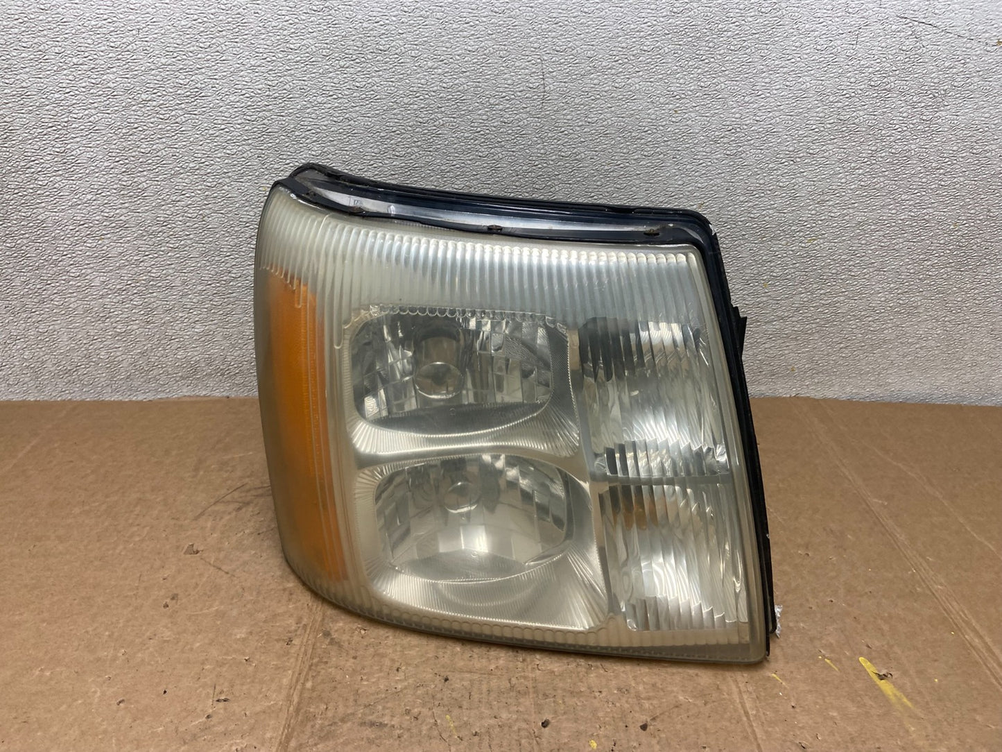 2002-2006 Cadillac Escalade Right Passenger Side Xenon HID Headlight Oem AA16470