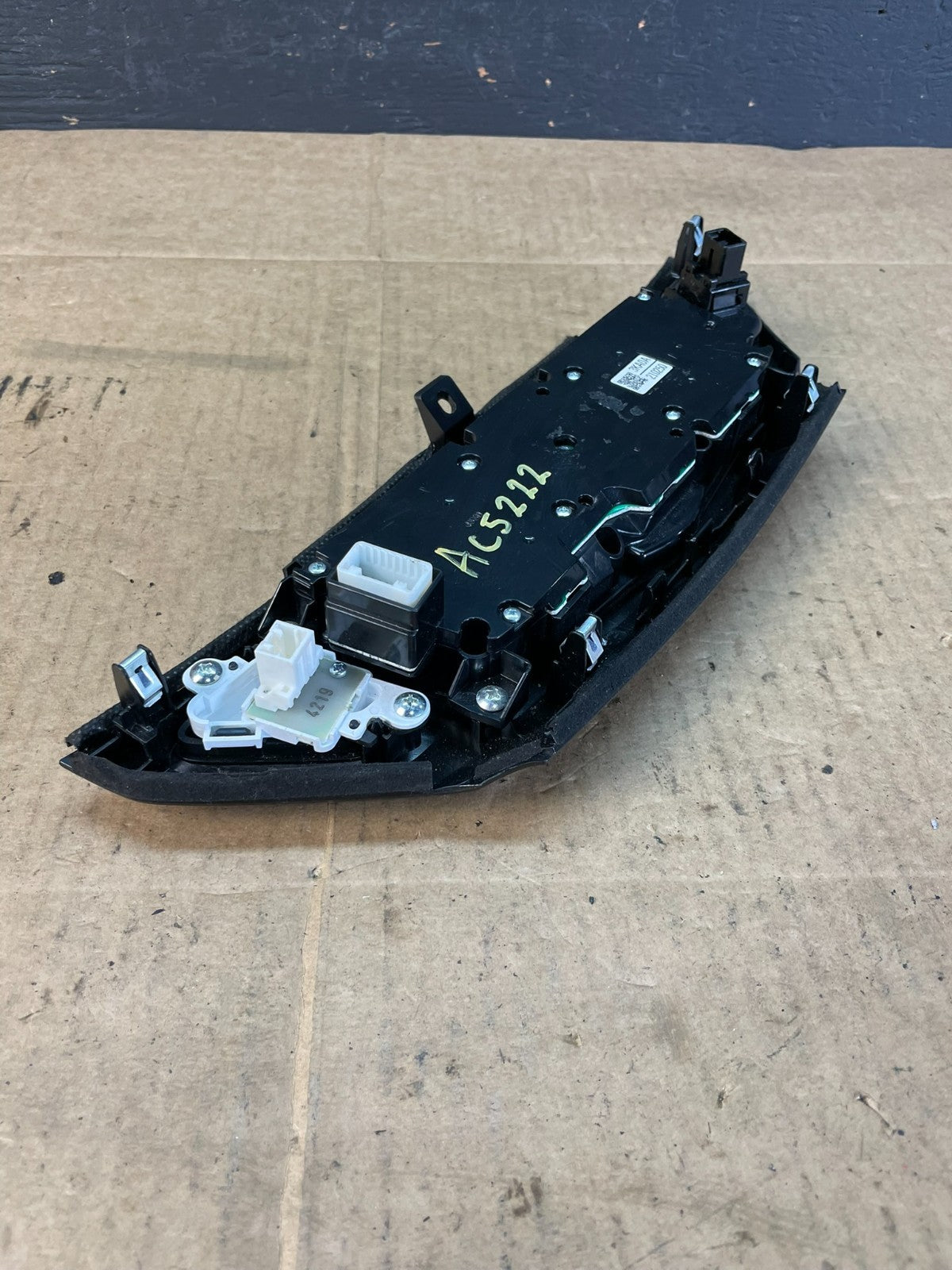 2013 to 2018 Nissan Pathfinder Radio Audio Climate Control AC5222 DG5