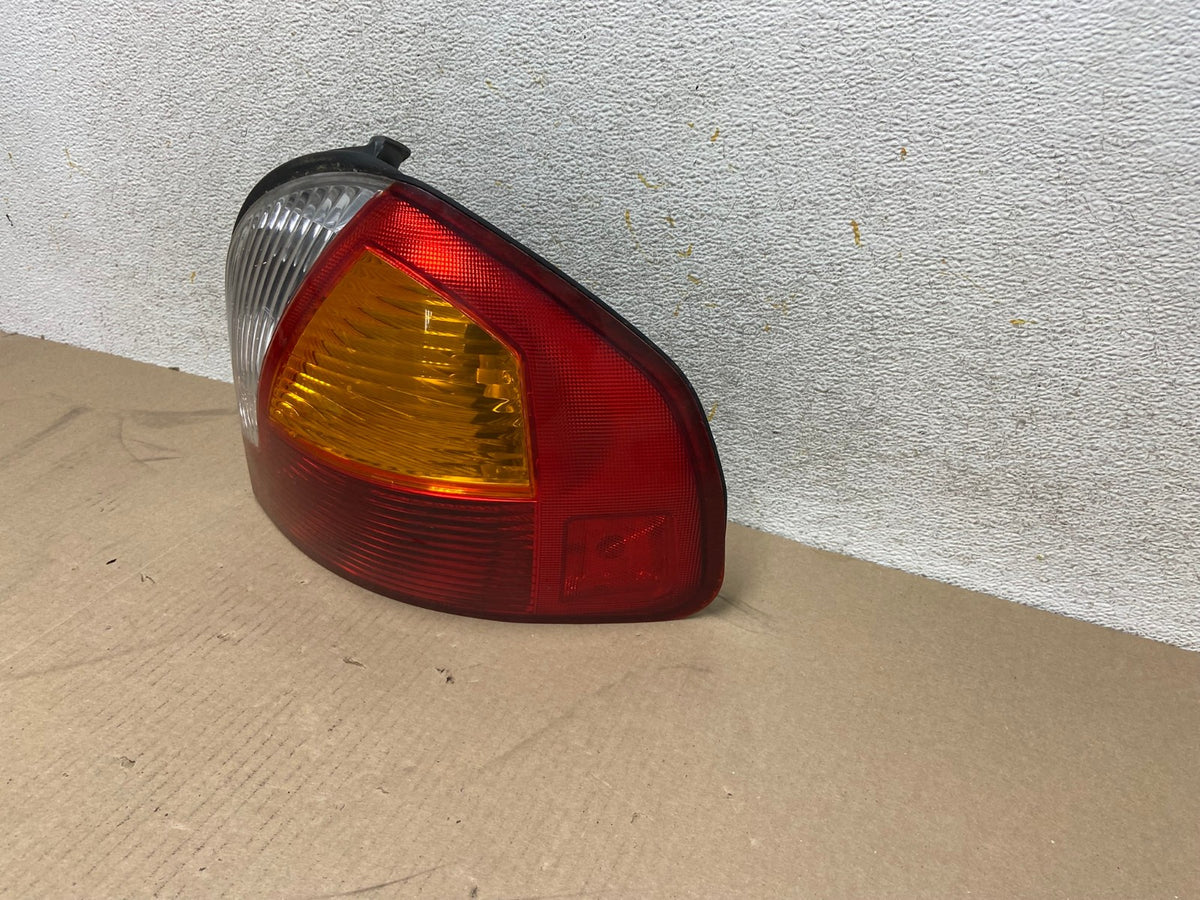 2001 2002 2003 2004 Hyundai Santa Fe Right Passenger Rh Tail Light AH6683 LK2