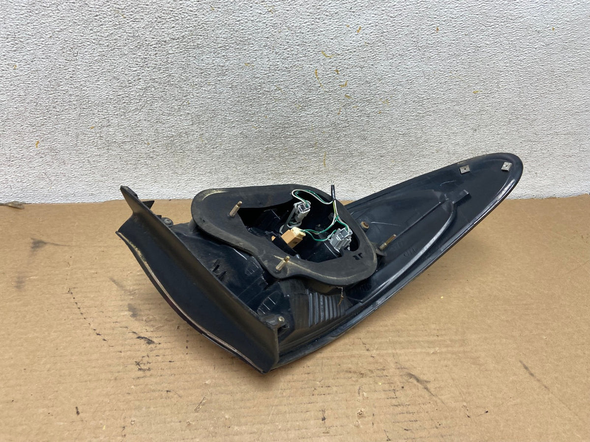 2002 to 2004 Lexus ES300 ES330 Right Passenger Side Tail Light AH4244 LK4