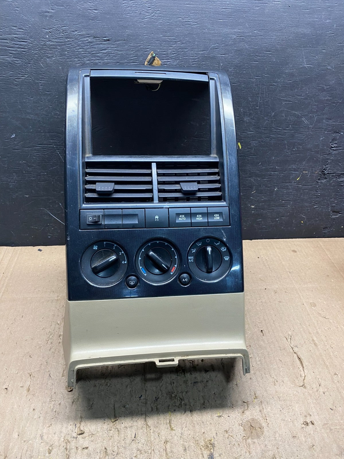 2006 - 2010 Ford Explorer Radio Heater Climate A/C Control Bezel  Trim P1954 DG0