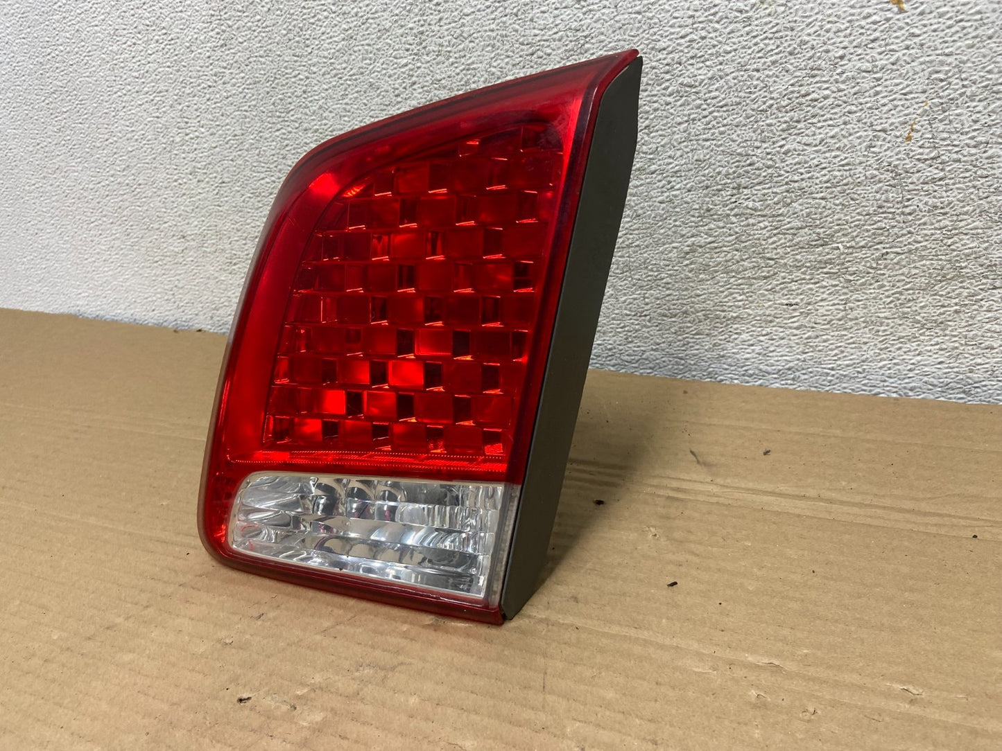 2011 2012 2013 Kia Sorento Right Passenger Inner Tail Light AG8883 DW2