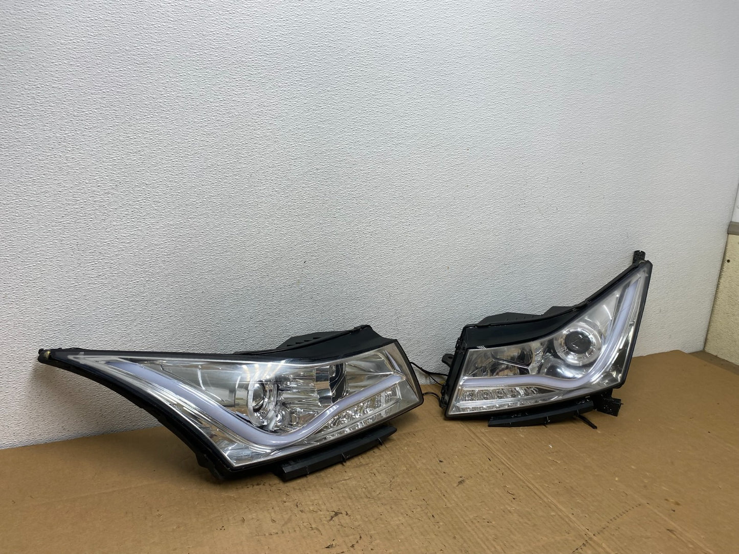 2011 to 2015 Chevrolet Cruze Halogen Left+Right Set Headlights AC7721 DG2
