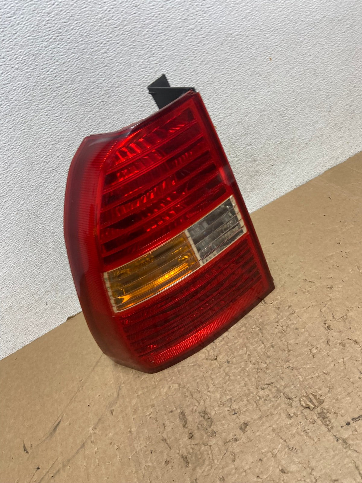 2005 to 2008 Kia Sportage Left Driver Side LH Side Tail Light AG1411 LK2