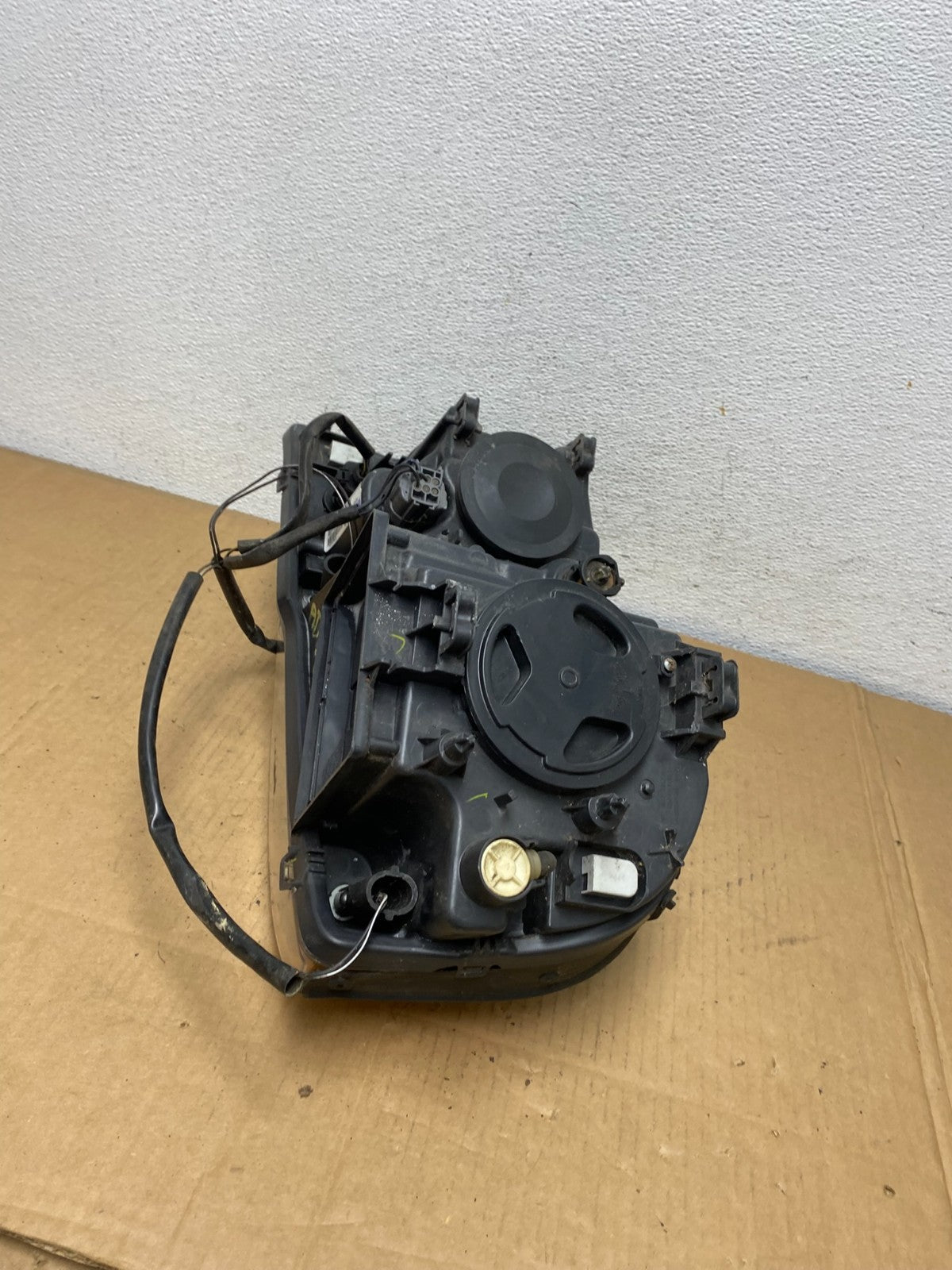 2003 to 2006 Volvo XC90 Right Passenger Rh Side Headlight Halogen AD0823 DW6