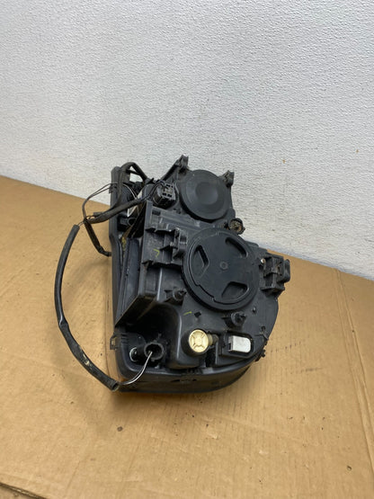 2003 to 2006 Volvo XC90 Right Passenger Rh Side Headlight Halogen AD0823 DW6