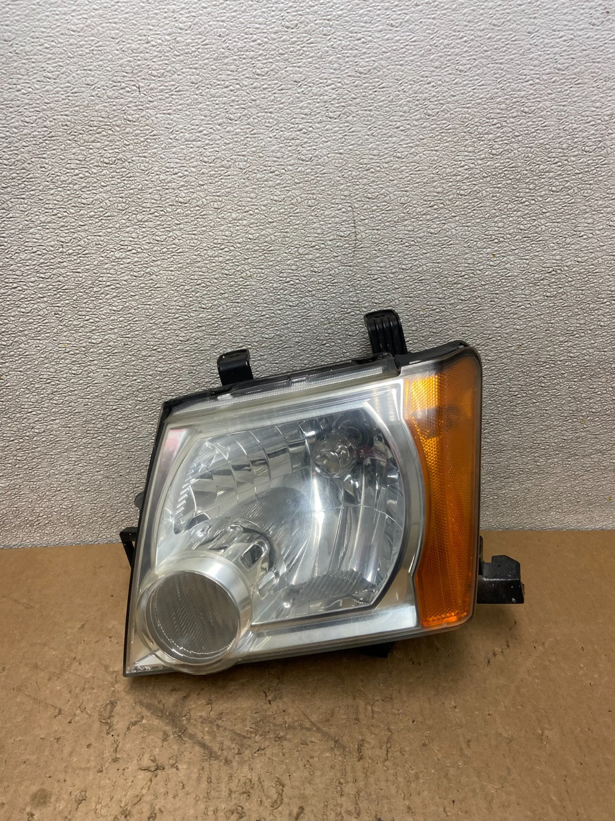 2005 - 2015 Nissan Xterra Driver Left LH Side Headlight Z9550 DW0