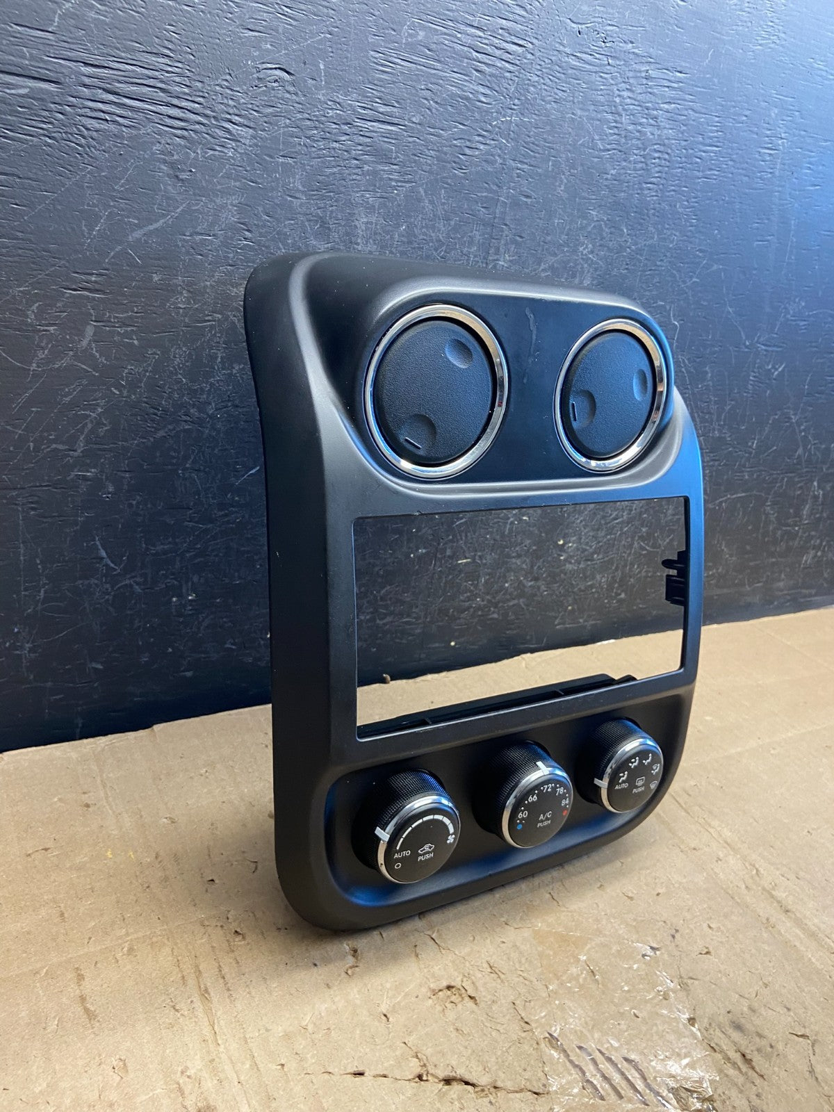 2009-2013 Jeep Patriot Dash Climate Temperature Control Radio Bezel OE ae1947 DG1