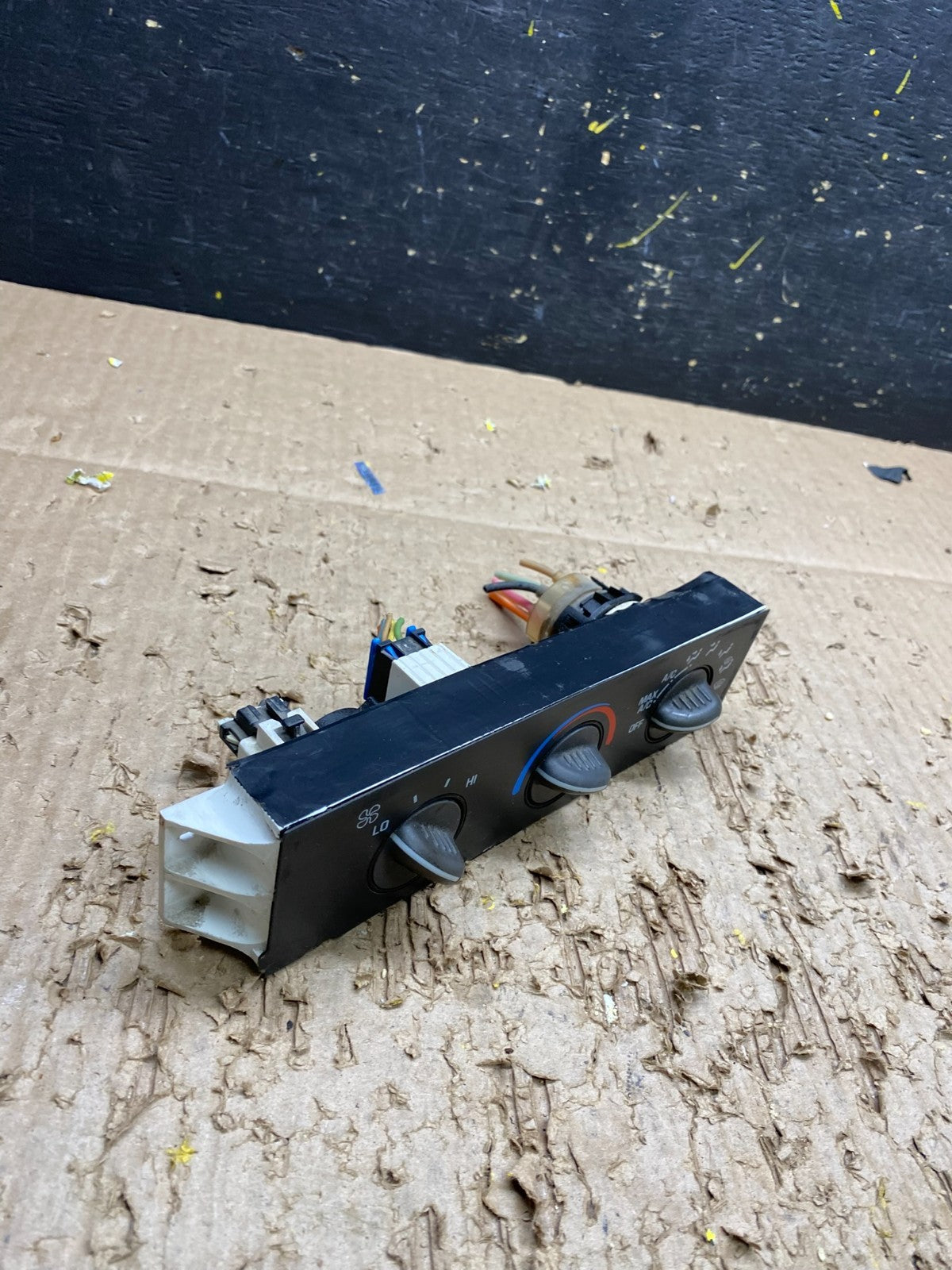 2001 - 2007 GMC Chevrolet Astro Express Climate Control A/C V7592 DG2