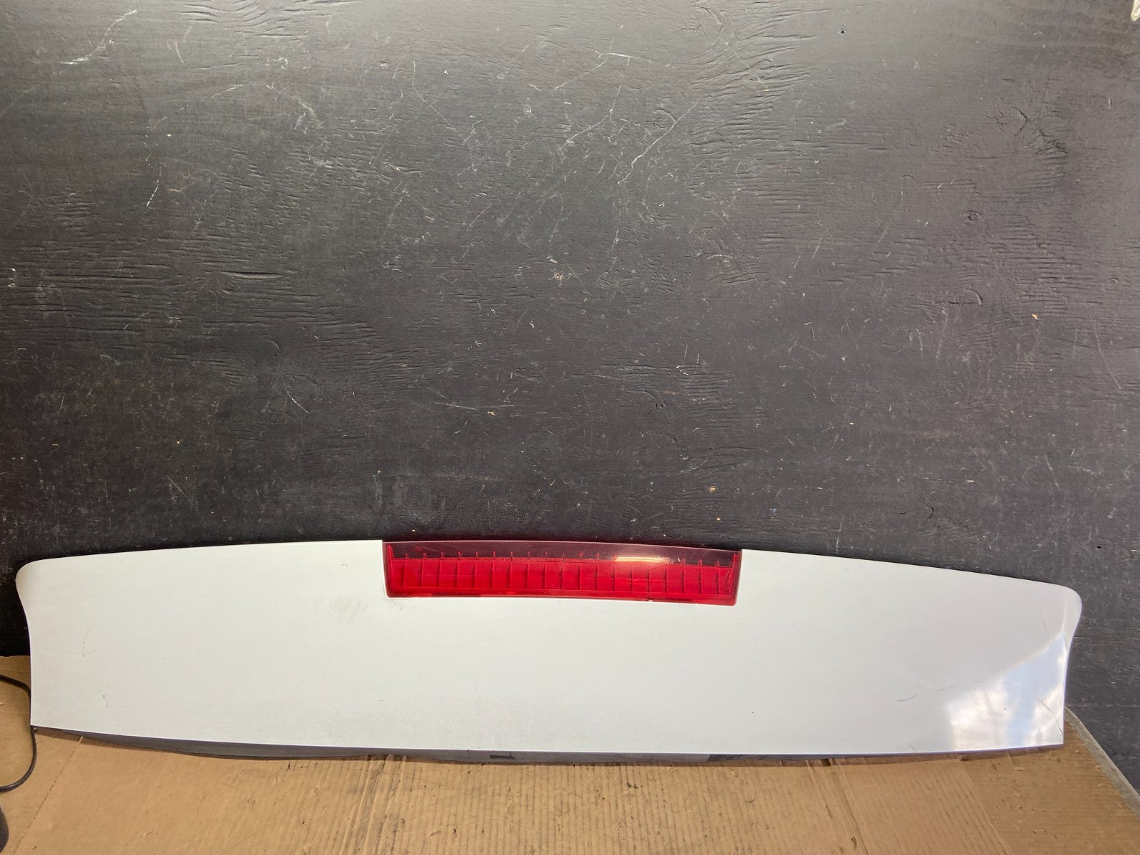 2007 to 2014 Chevrolet Tahoe Hybrid Spoiler Wing 3rd Brake Light  p8497 DG0